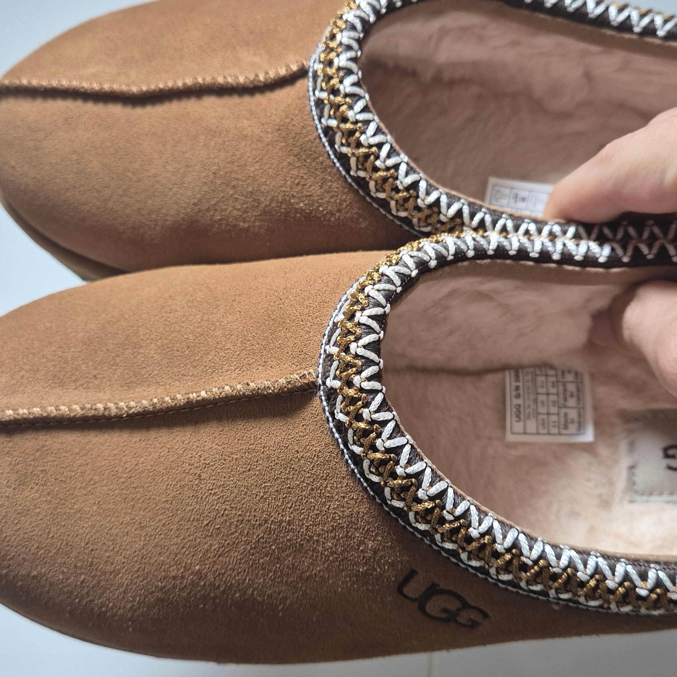UGG Tasman Slipper Chestnut 착용 스타일