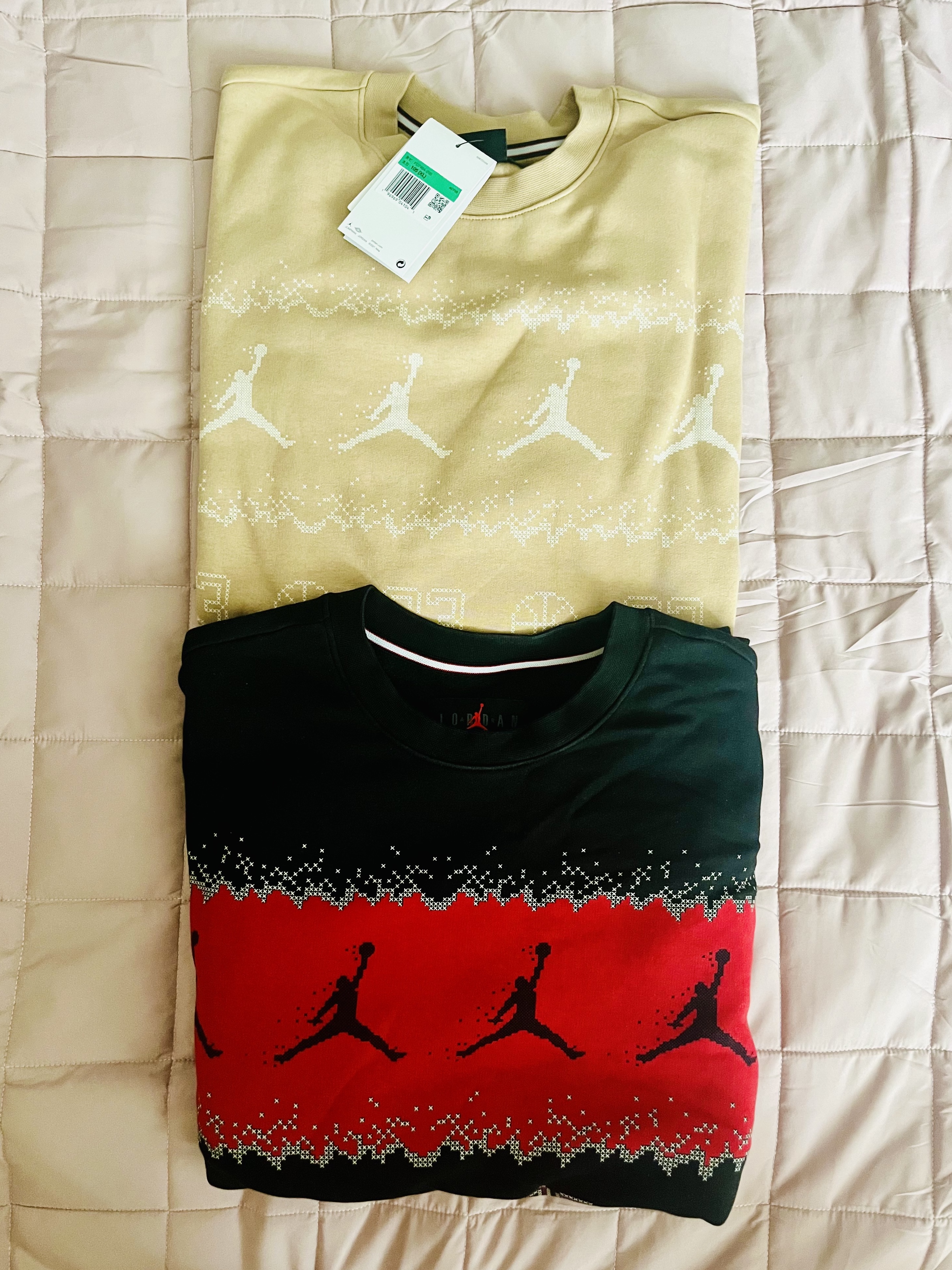 Jordan Essentials Holiday Fleece Crewneck Sweatshirt Hemp - Asia, Jordan Essentials Holiday Fleece Crewneck Sweatshirt Gym Red Black - Asia 착용 스타일 - 1