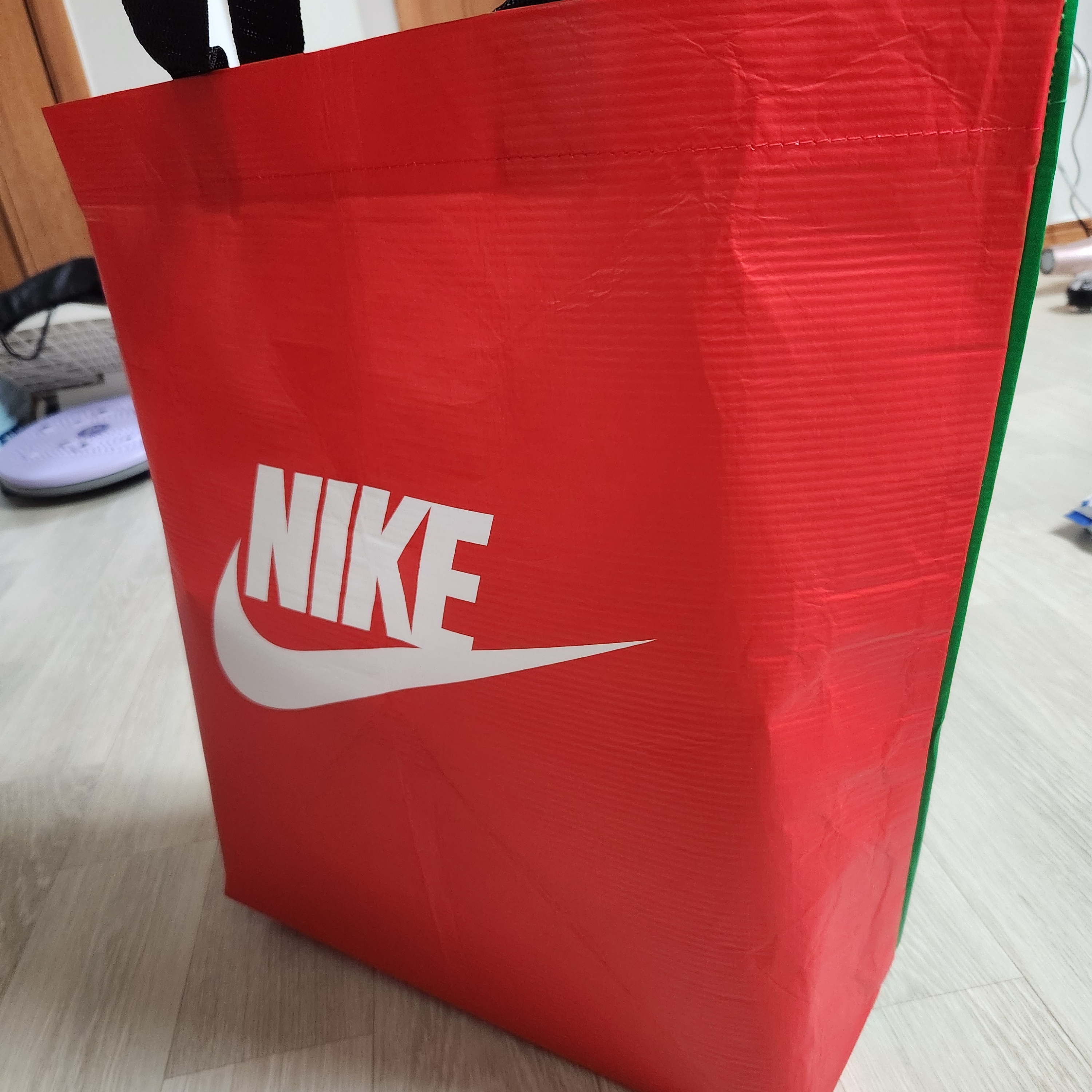 Jordan 1 x Travis Scott Retro Low OG SP Velvet Brown and Dark Mocha 착용 스타일 - 6