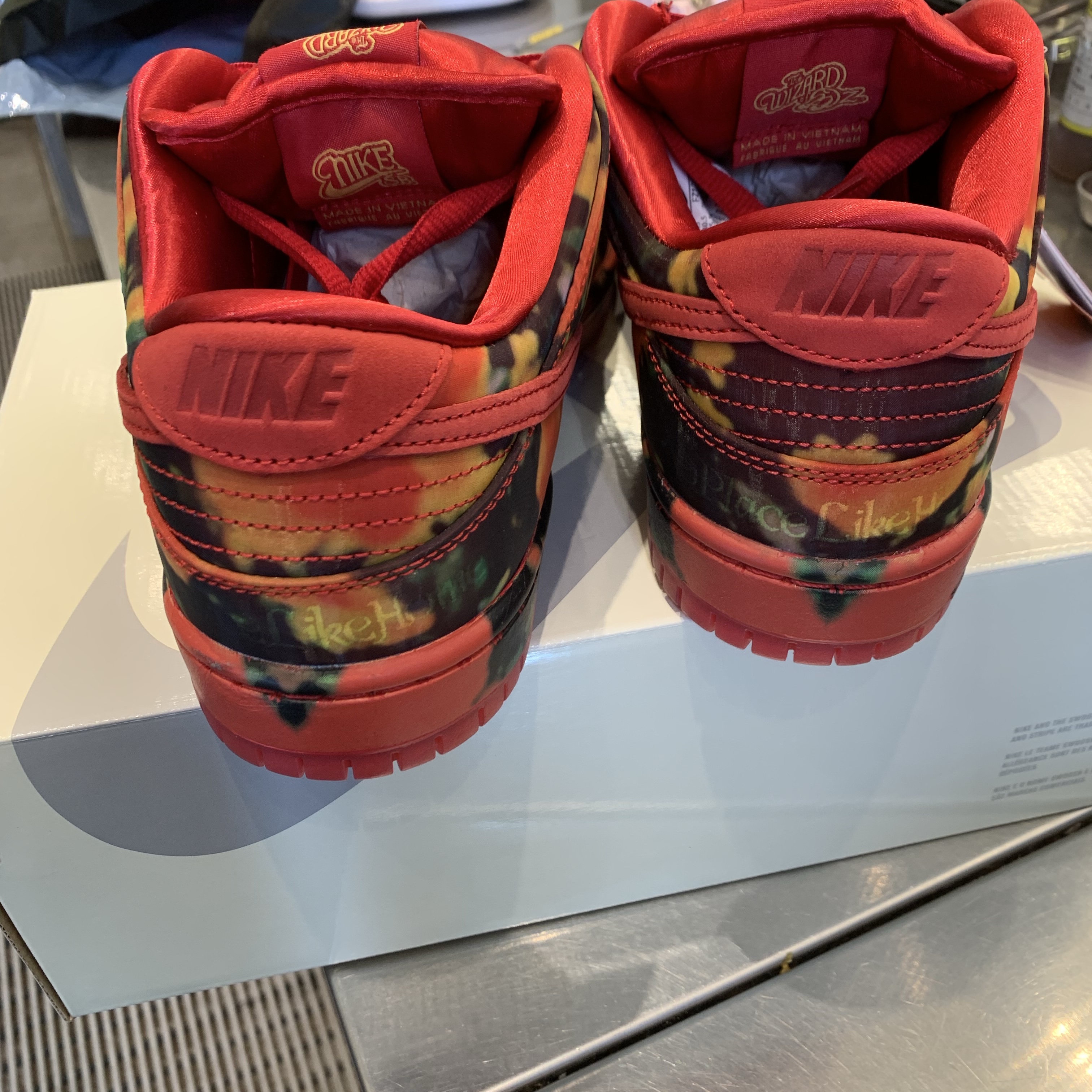 Nike SB Dunk Low Pro The Wizard of Oz 착용 스타일 - 3