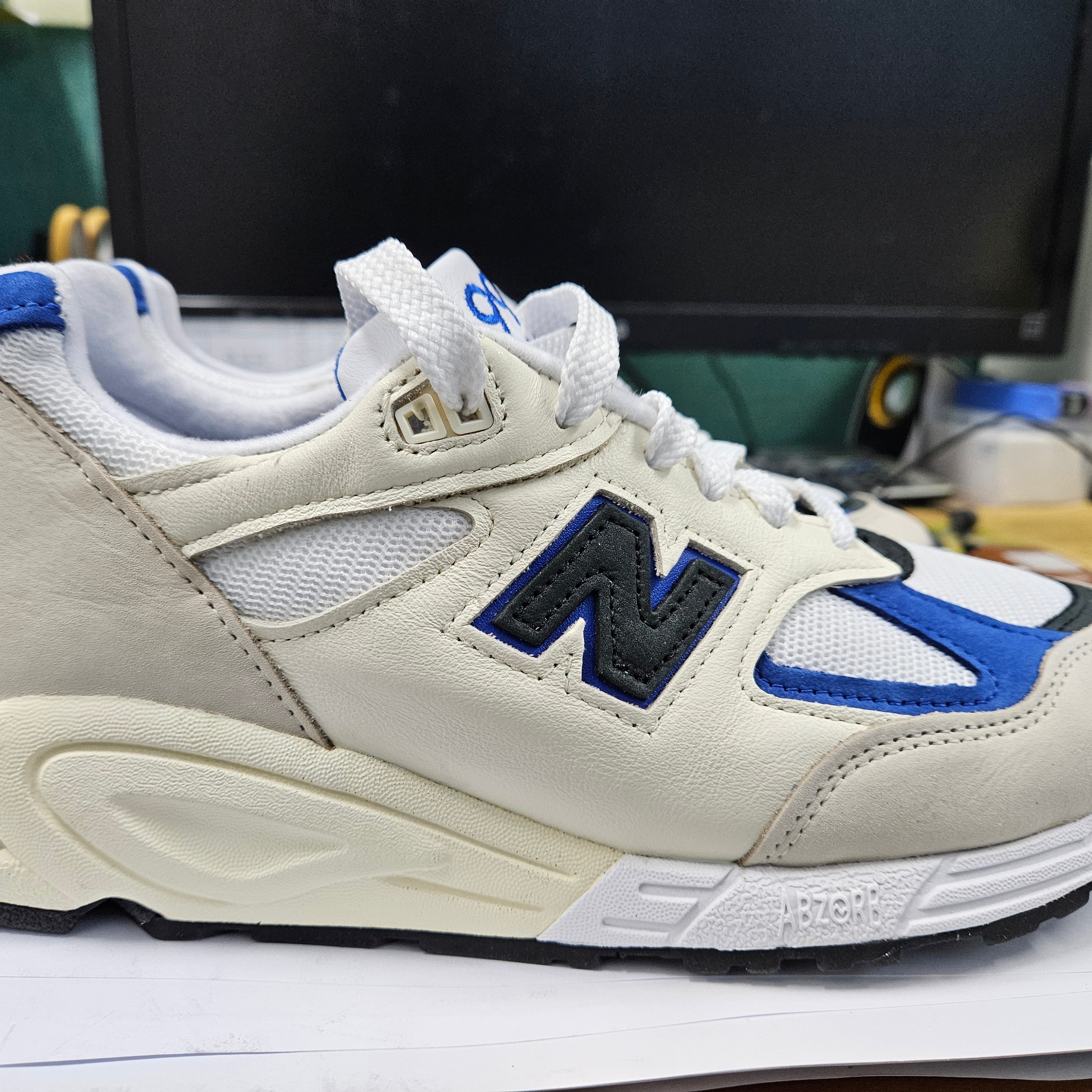 New Balance 990v2 Made in USA White Blue 착용 스타일