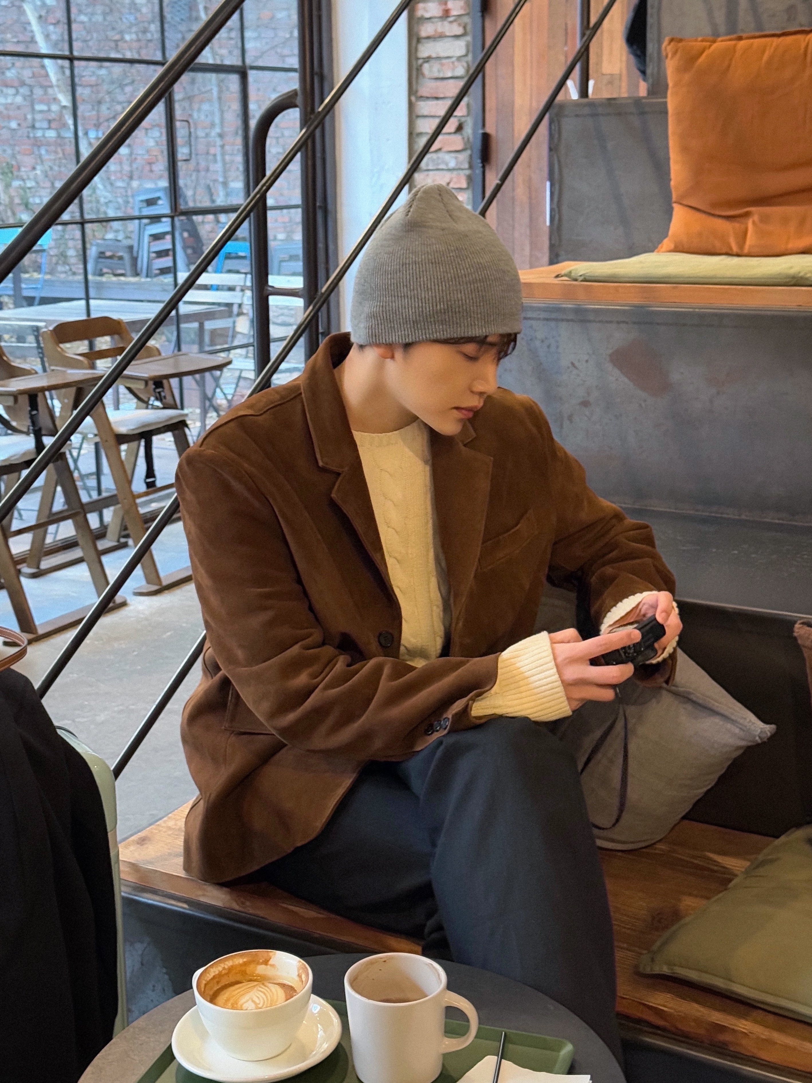 Tonywack Suede Tailored Jacket Camel, Polo Ralph Lauren Cable Knit Cotton Sweater Natural 착용 스타일 - 6