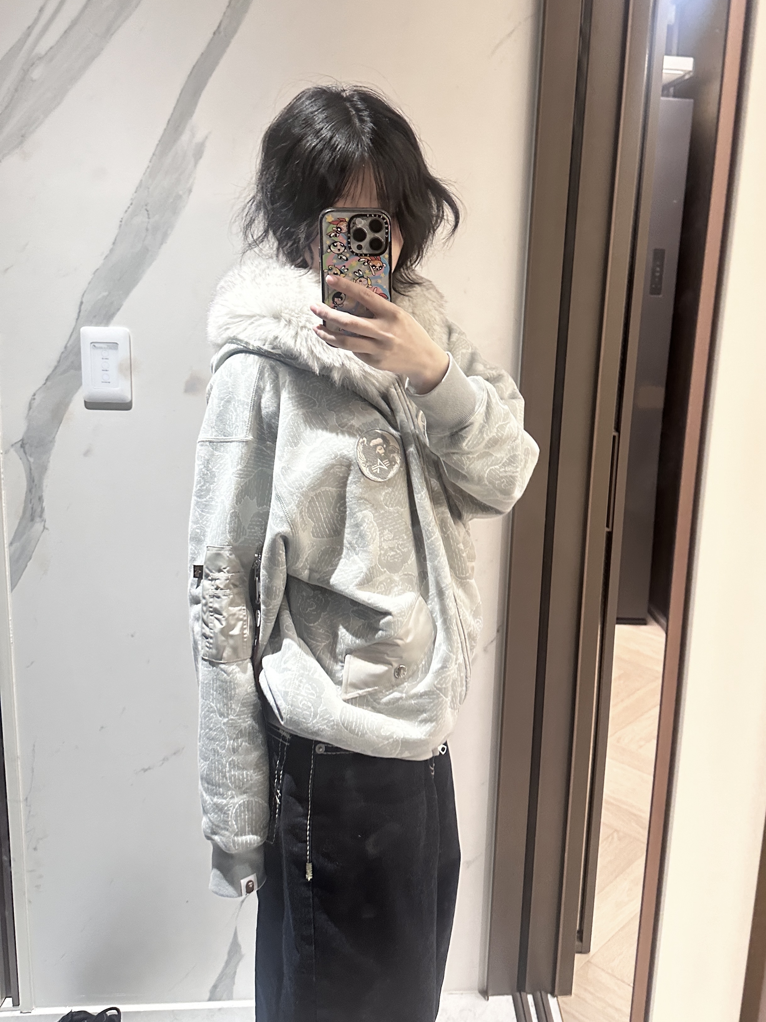 BAPE x Alpha Industries Shark Full Zip Hoodie Olive Drab 착용 스타일 - 2