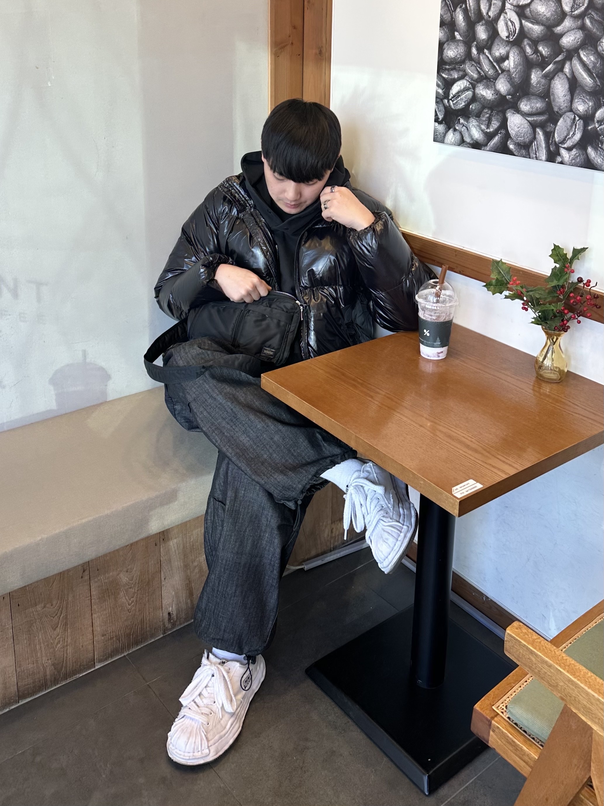 Porter Tanker Shoulder Bag S Black 착용 스타일