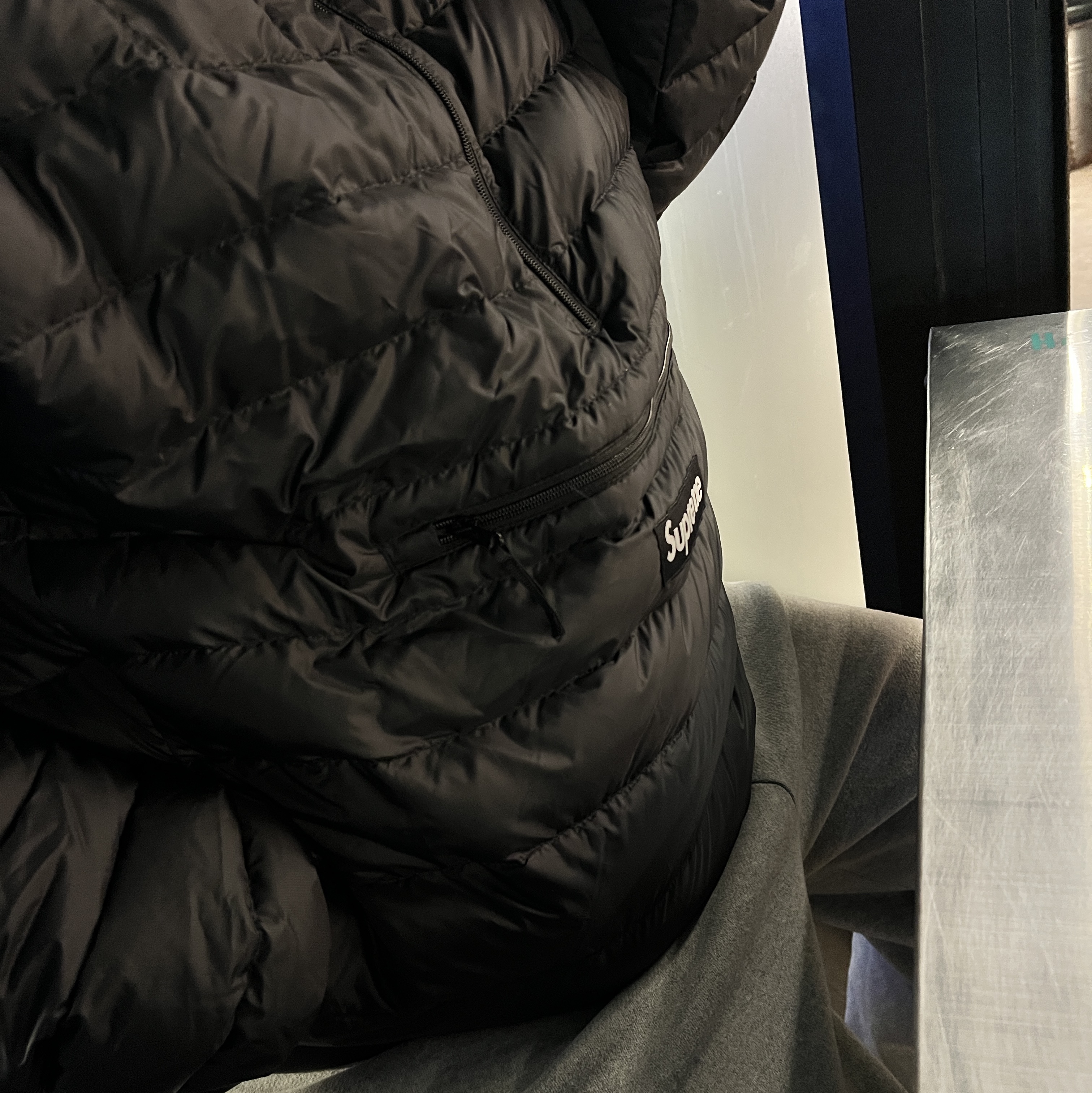 Supreme Micro Down Half Zip Hooded Pullover Black - 24FW 착용 스타일