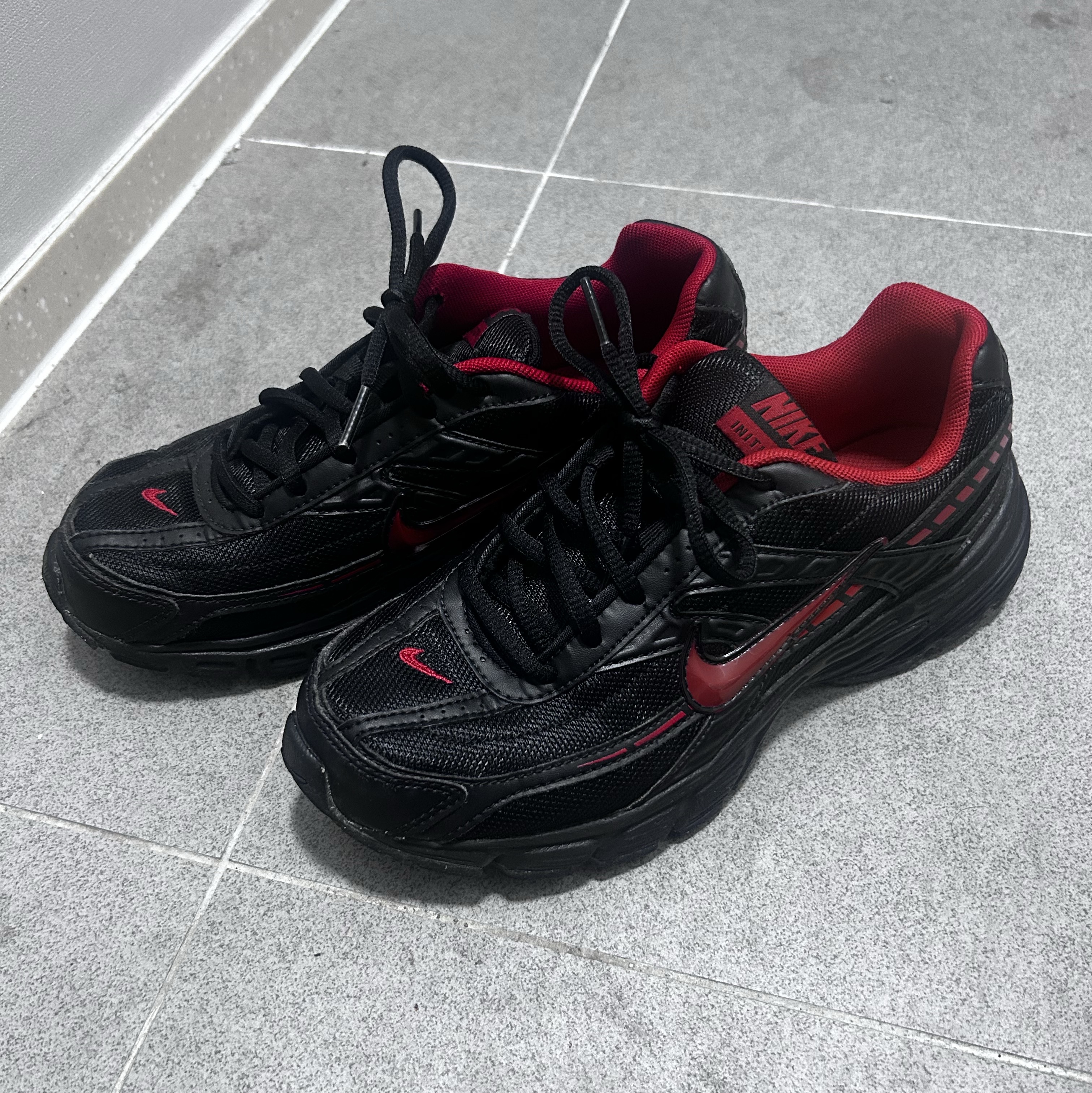 Nike Initiator Black Red 착용 스타일