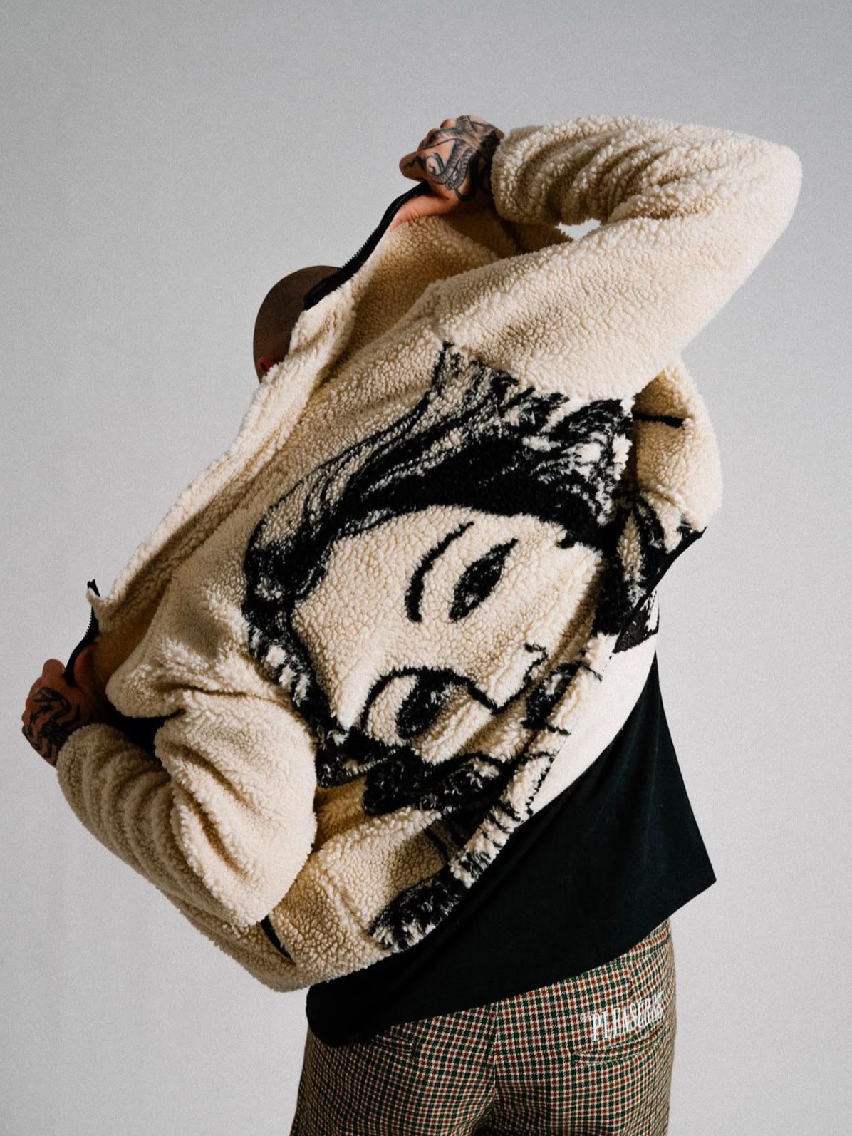 Stussy Venus Jacquard Sherpa Jacket Natural 착용 스타일 - 2