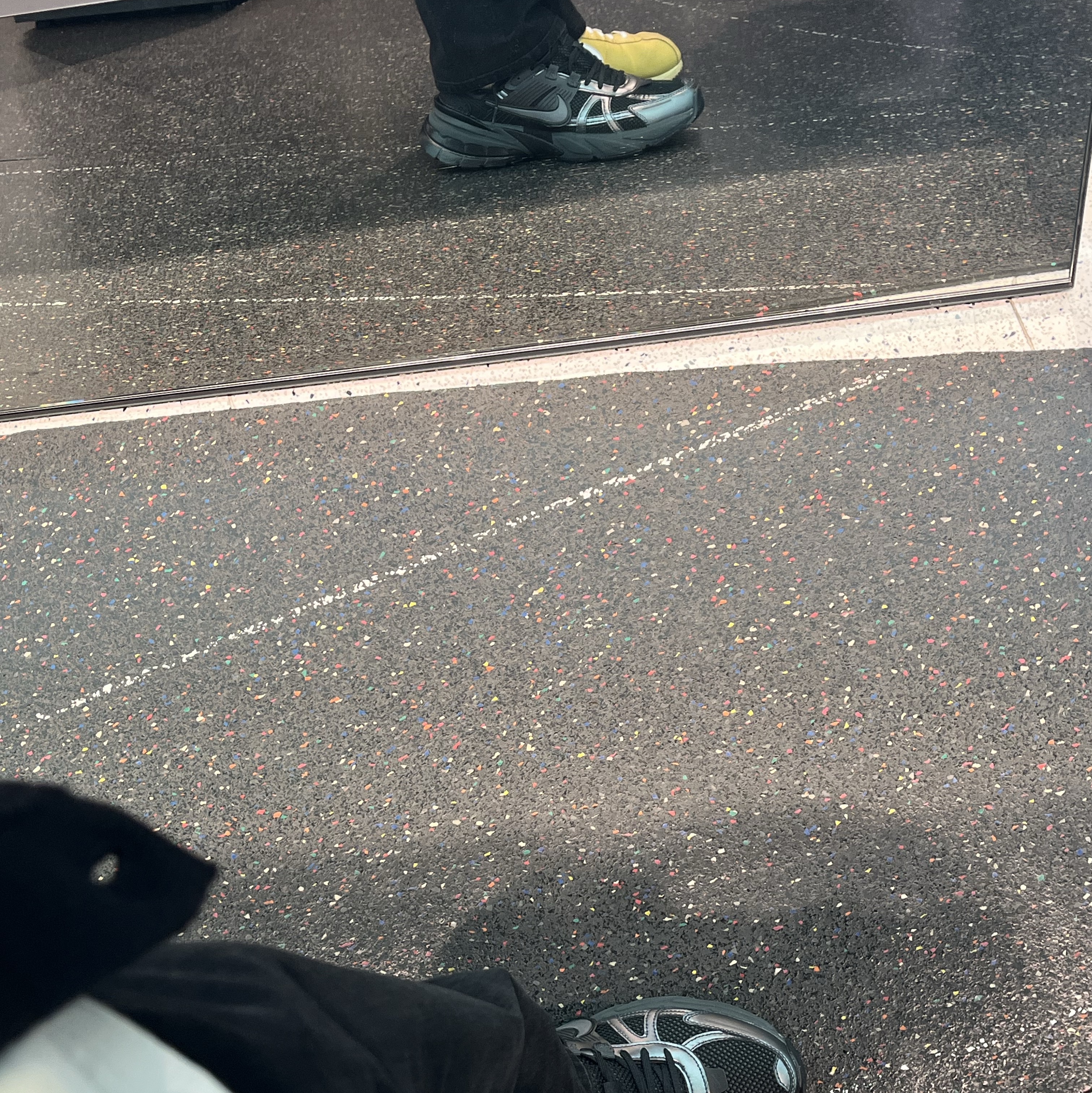 Nike V2K Run Black Anthracite 착용 스타일