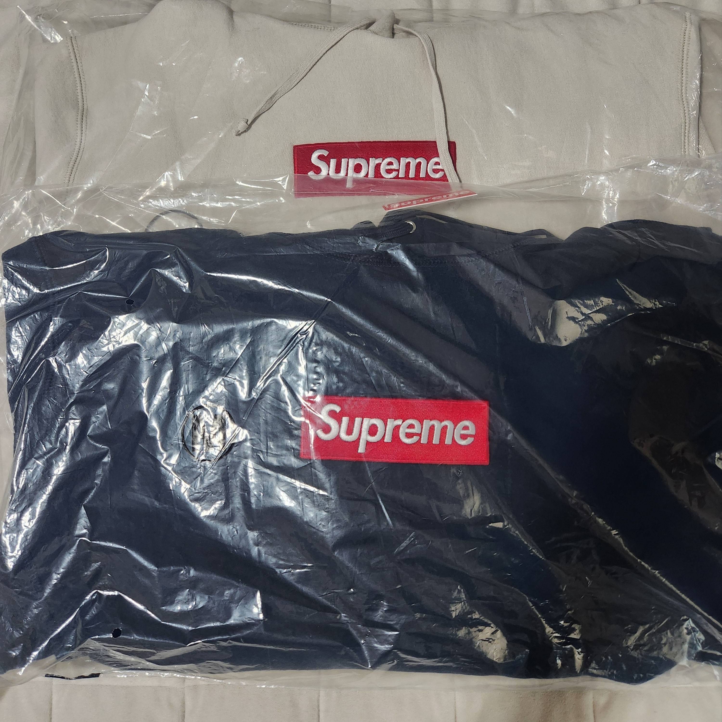 Supreme Box Logo Hooded Sweatshirt Stone - 24FW 착용 스타일 - 2