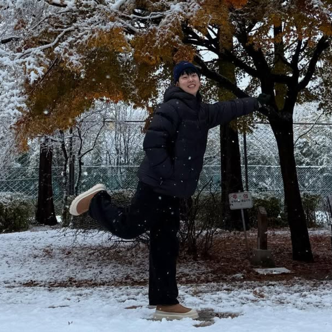 UGG Tasman Weather Hybrid Chestnut Whitecap 착용 스타일 - 2