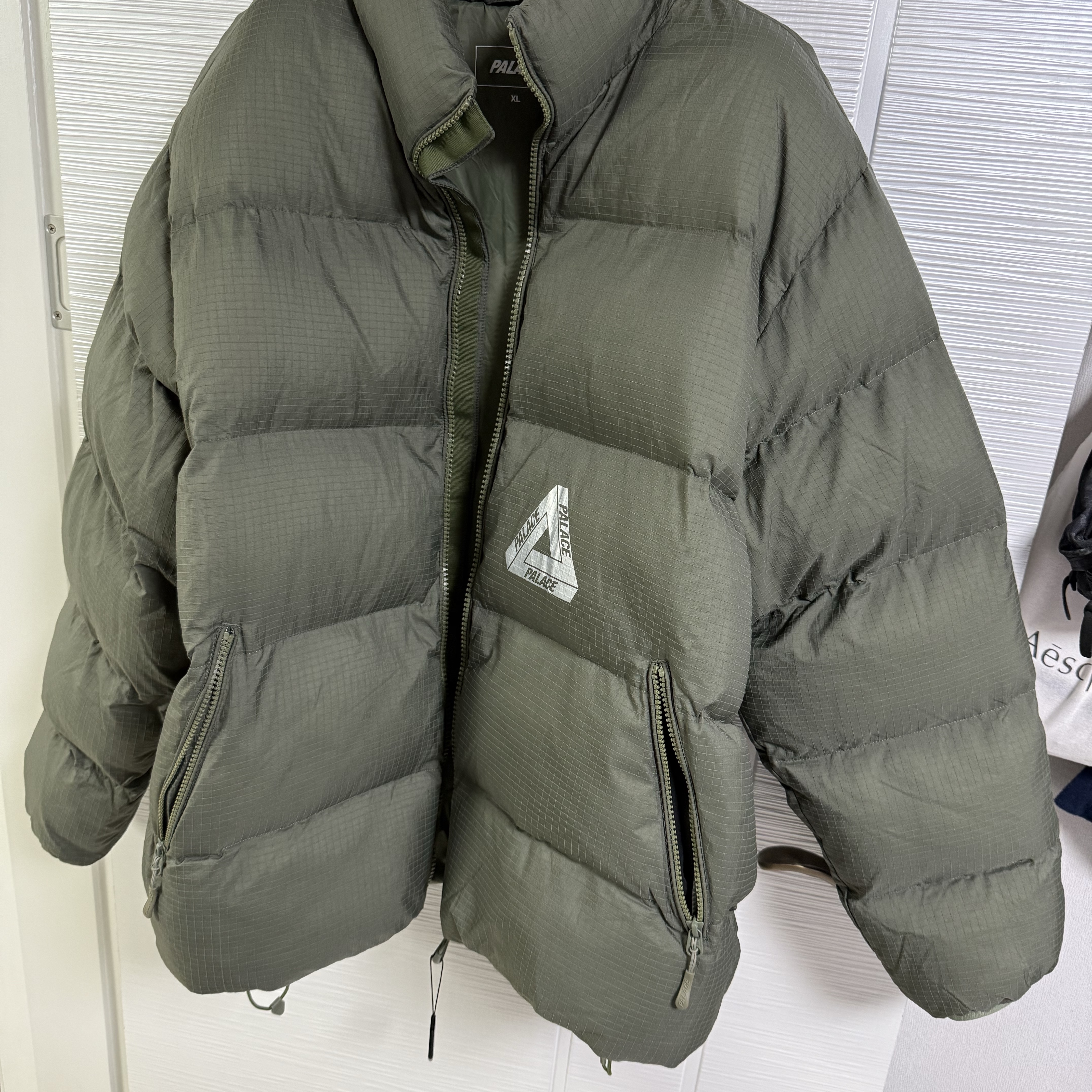Palace Ripstop Puffa Olive - 23FW 착용 스타일