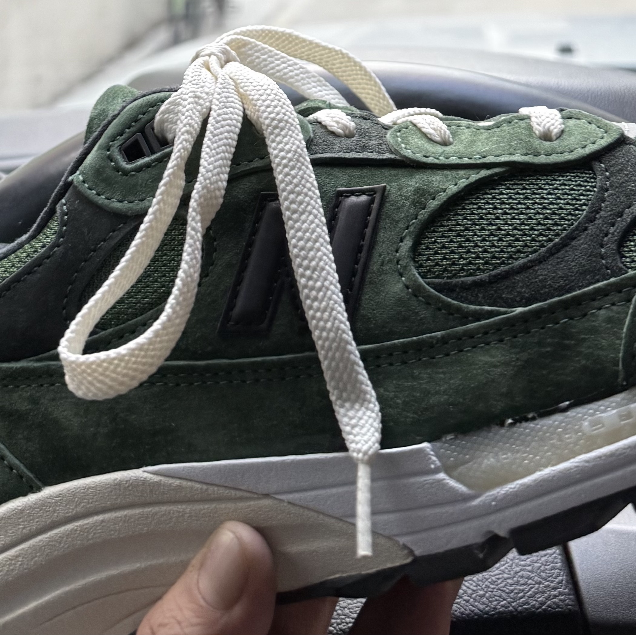 New Balance x JJJJound 992 Made in USA Mossy Green 착용 스타일