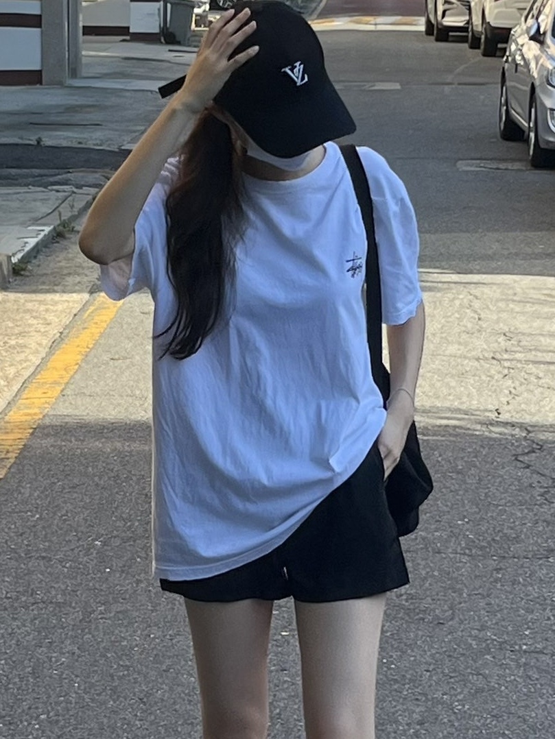 Stussy Stock Seoul T-Shirt White, Jansport Superbreak Backpack Black 착용 스타일 - 1