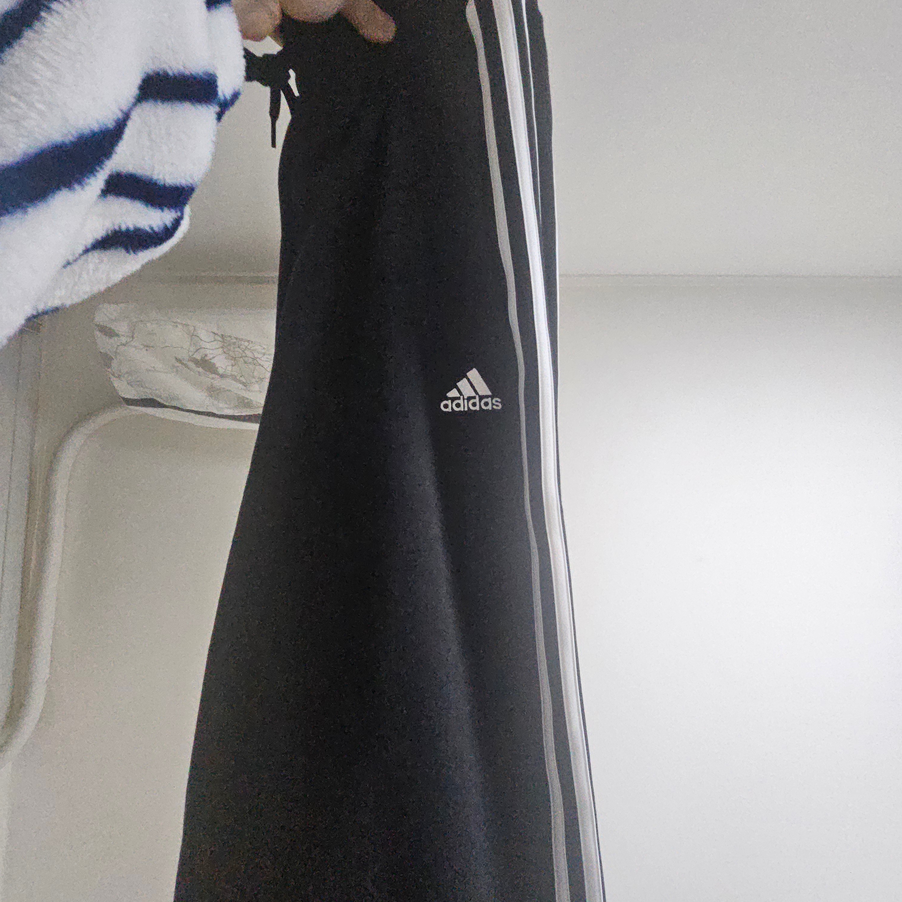 (W) Adidas Essentials 3-Stripes French Terry Wide Pants Black - KR Sizing 착용 스타일