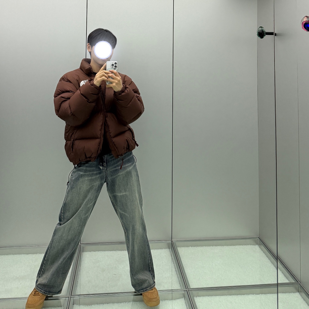 The North Face 1996 Retro Nuptse Jacket Dark Oak 착용 스타일 - 1