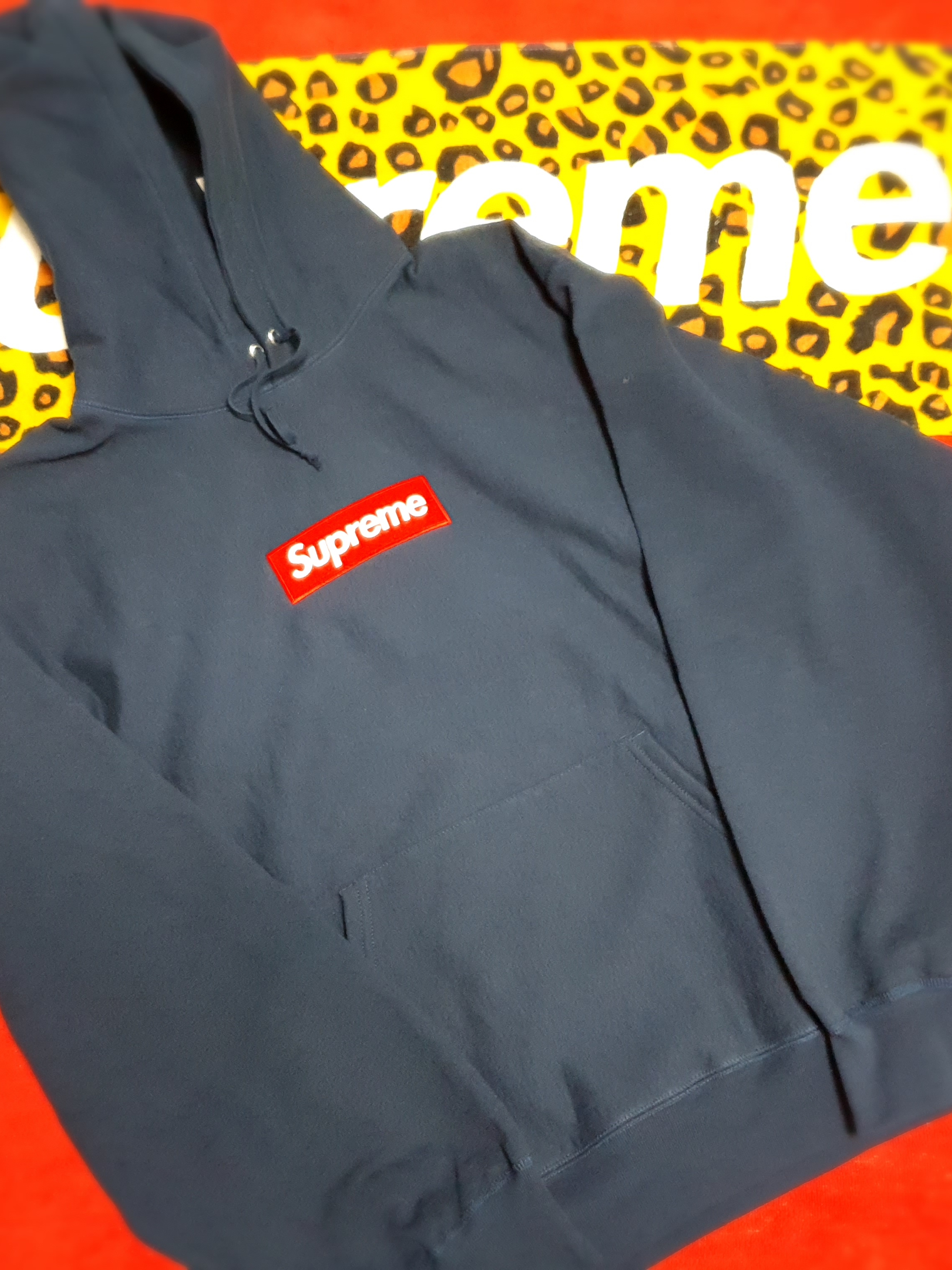 Supreme Box Logo Hooded Sweatshirt Navy - 24FW, Supreme Box Logo Crewneck Blue - 22FW 착용 스타일 - 1