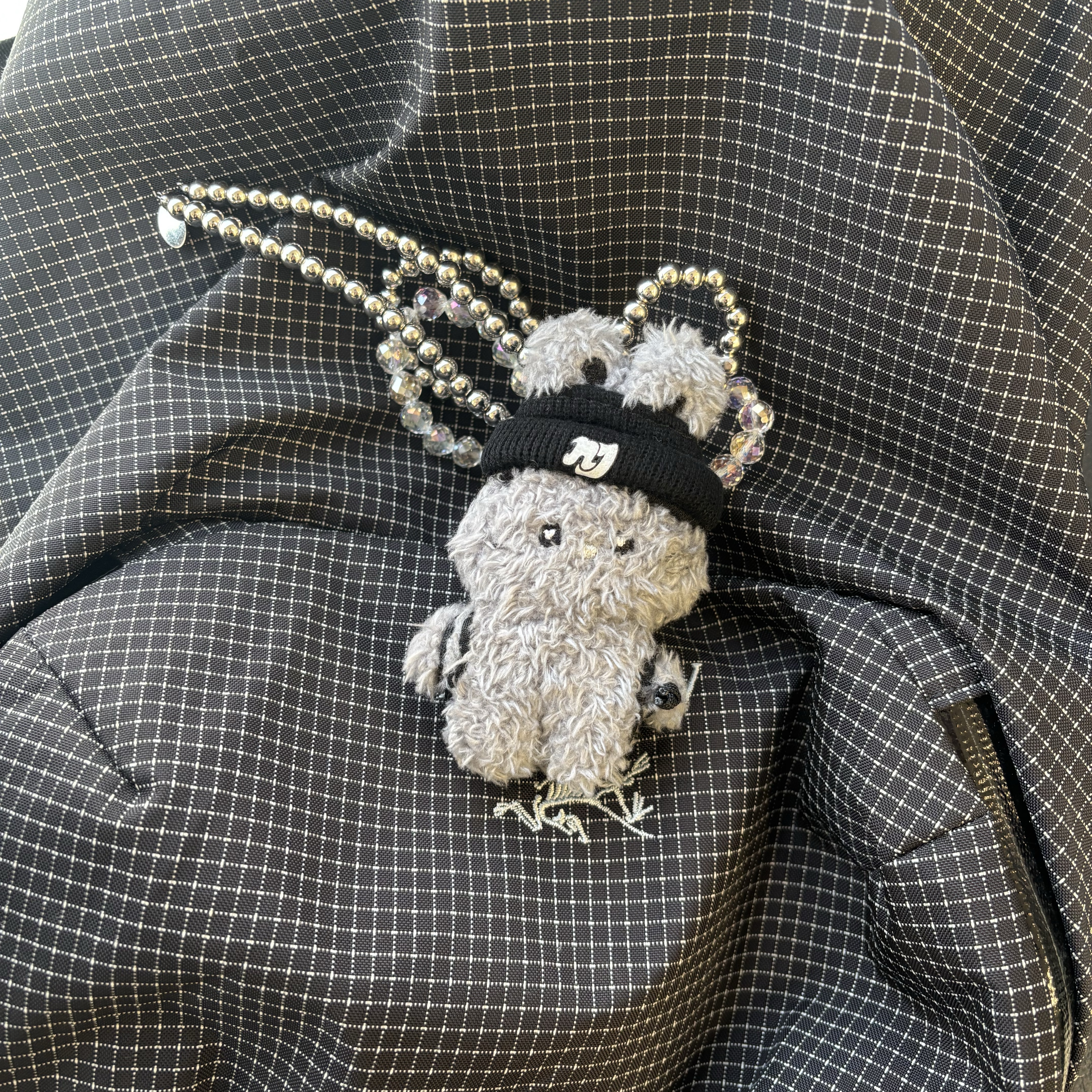 NewJeans Bunini Mini Costume Keyring Gray 착용 스타일