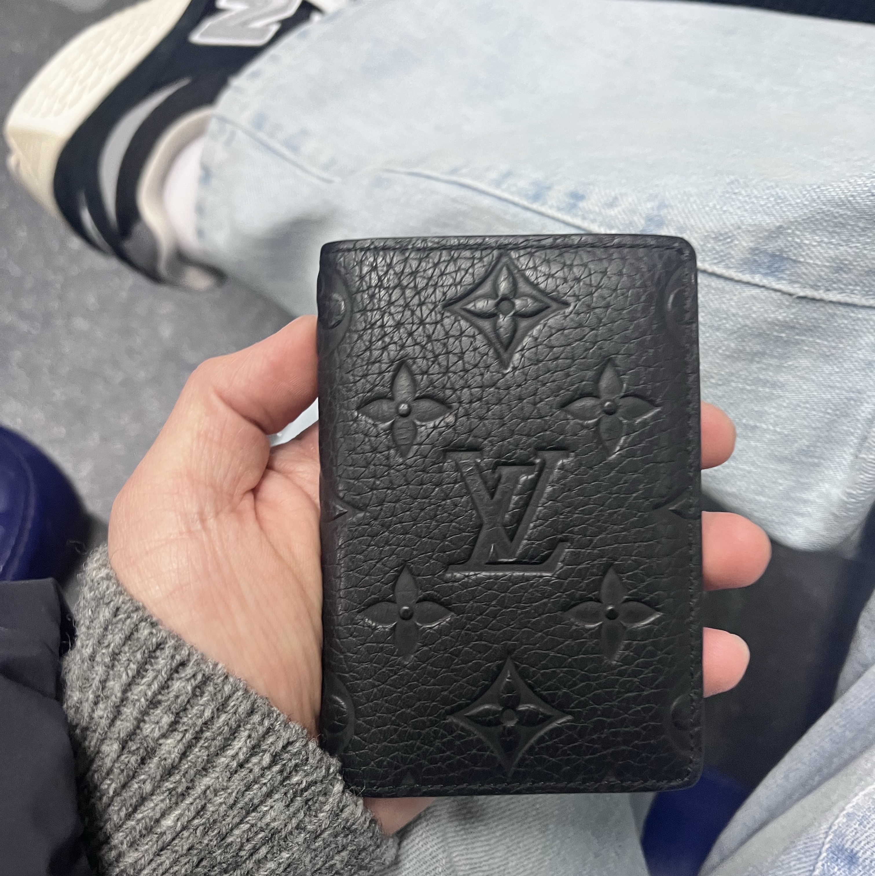 Louis Vuitton Pocket Organizer Taurillon Monogram Black, New Balance 2002R Premium Vintage Black 착용 스타일