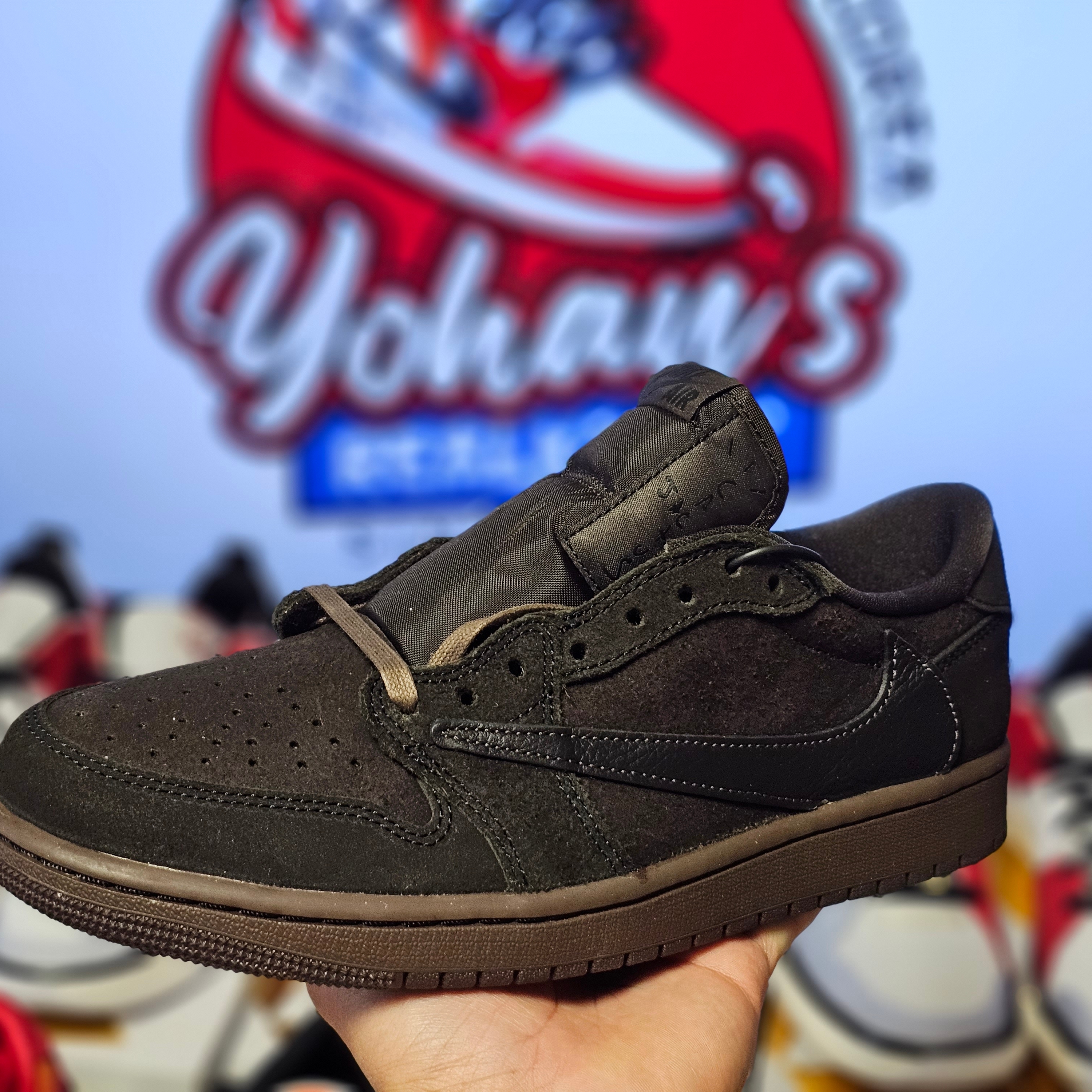 Jordan 1 x Travis Scott Retro Low OG SP Velvet Brown and Dark Mocha 착용 스타일 - 2