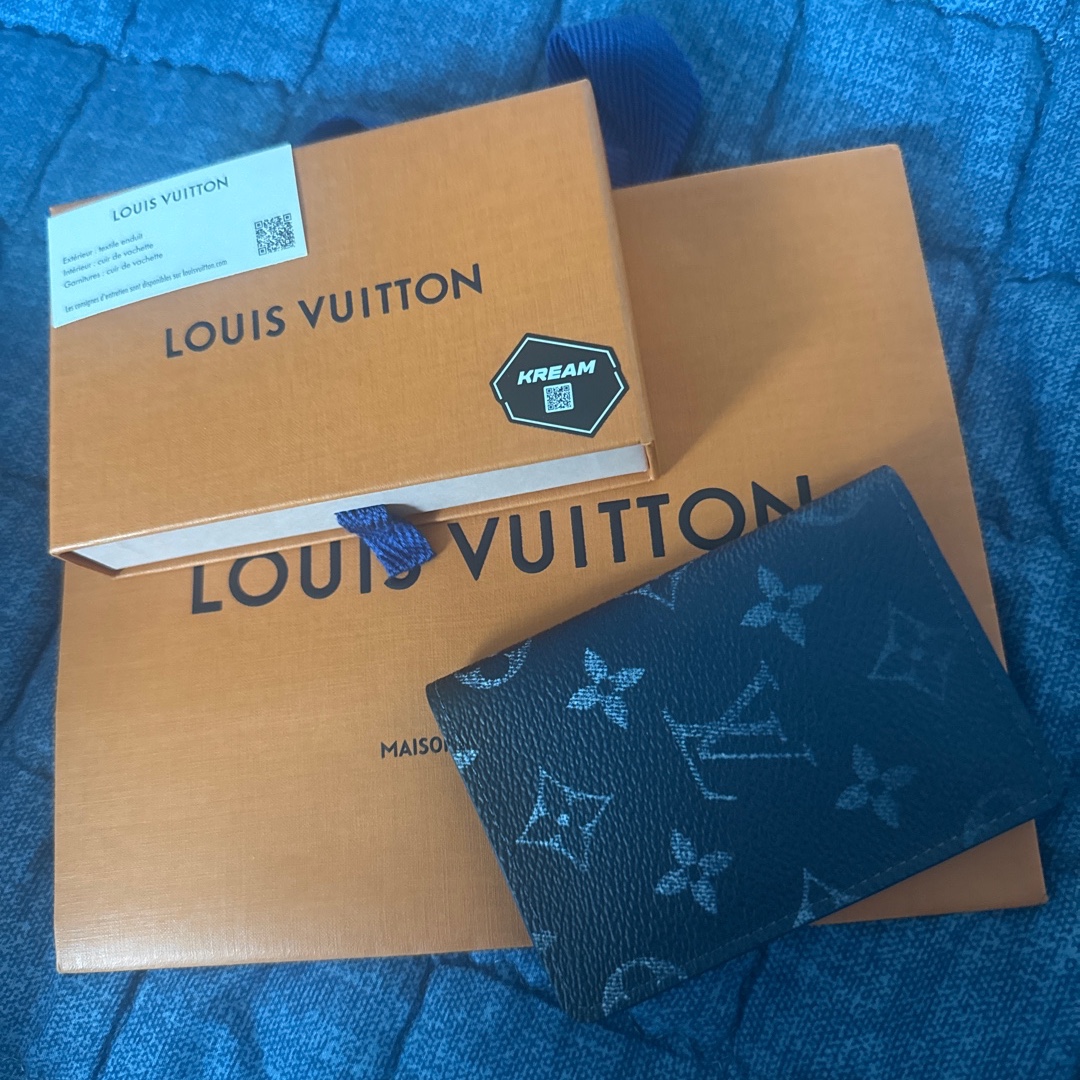 Louis Vuitton Pocket Organizer Monogram Navy Blue 착용 스타일