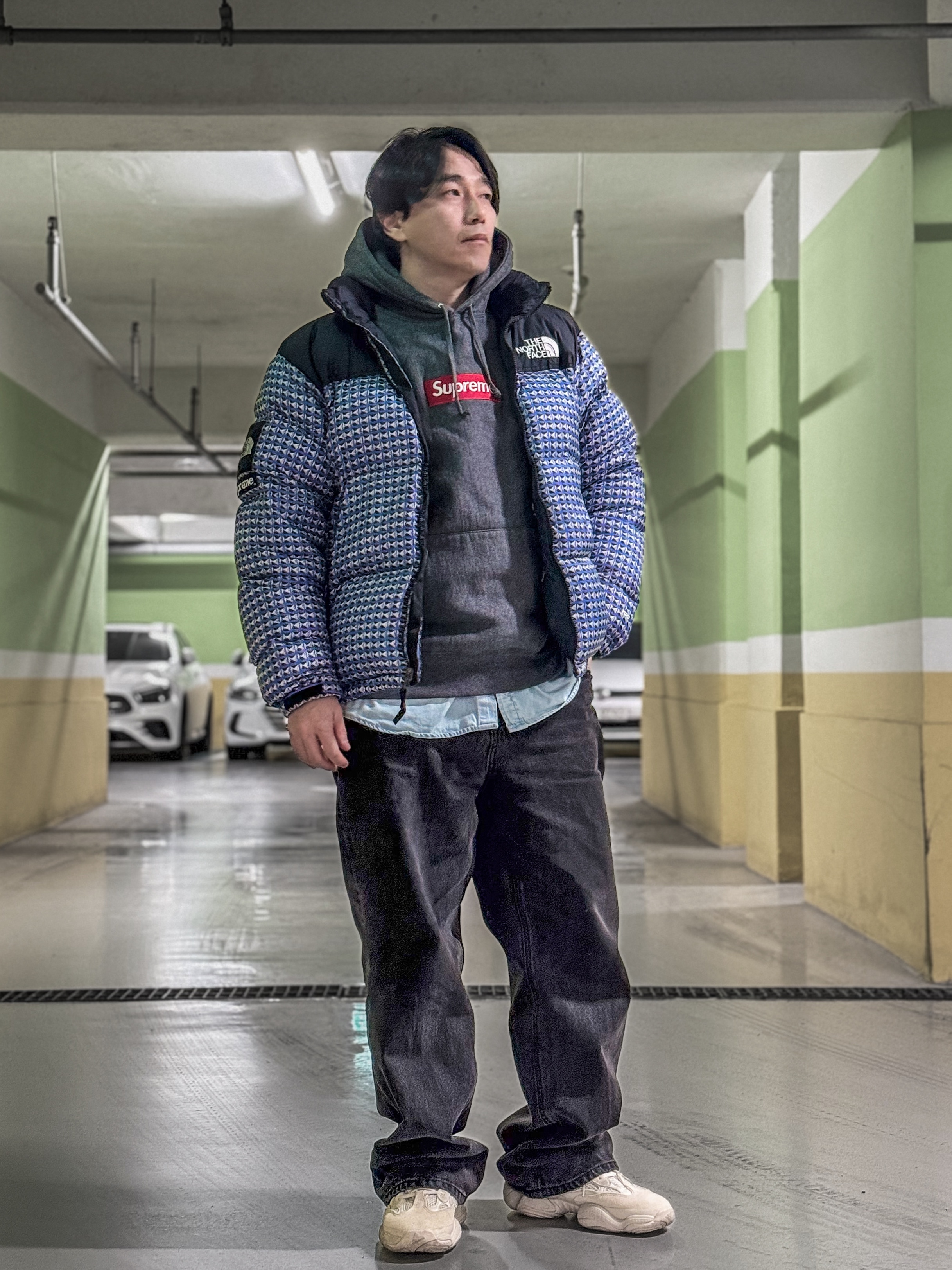 Supreme x The North Face Studded Nuptse Jacket Royal - 21SS, Supreme Box Logo Hooded Sweatshirt Charcoal - 21FW 착용 스타일