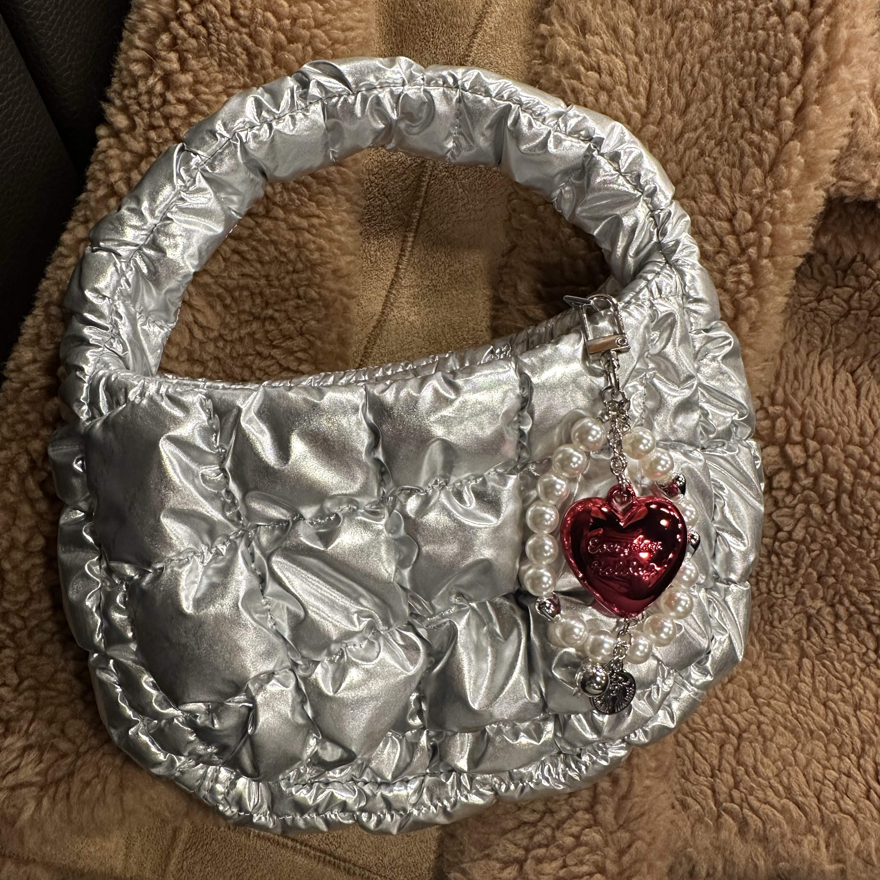 COS Quilted Micro Bag Silver 착용 스타일