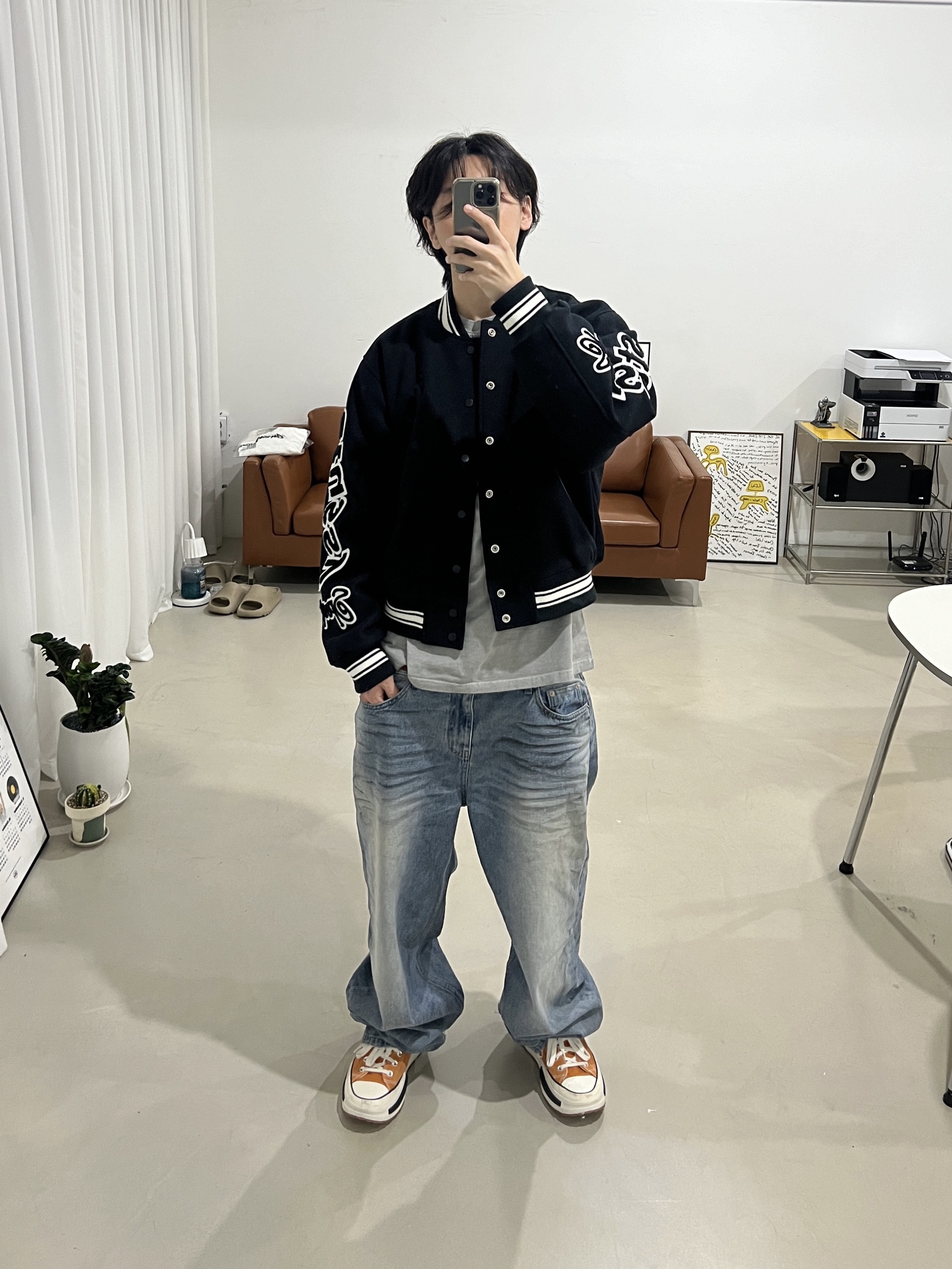 Stussy Competition Varsity Jacket Black 착용 스타일 - 1