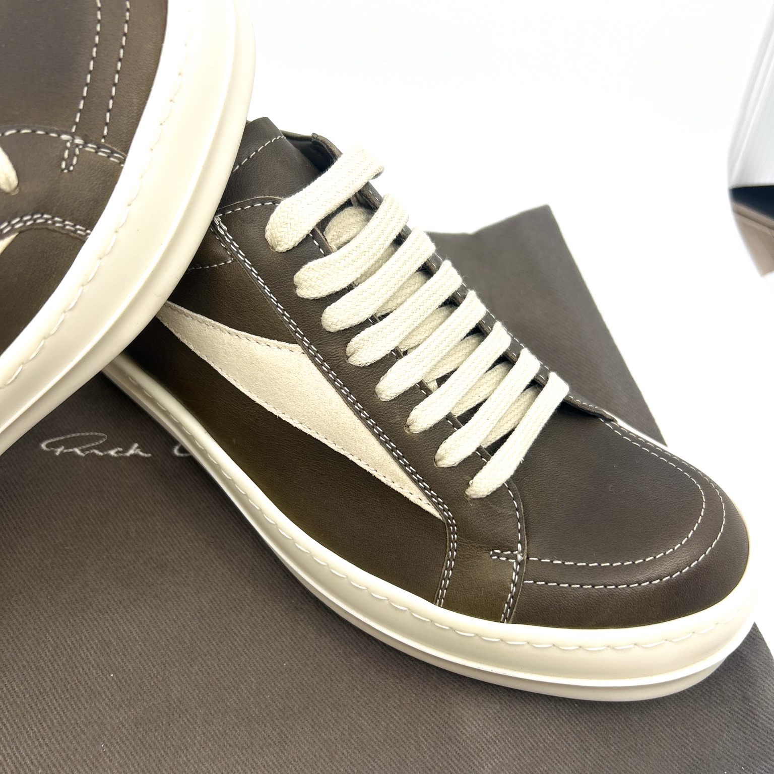 Rick Owens Leather Vintage Sneakers Brown 착용 스타일 - 2