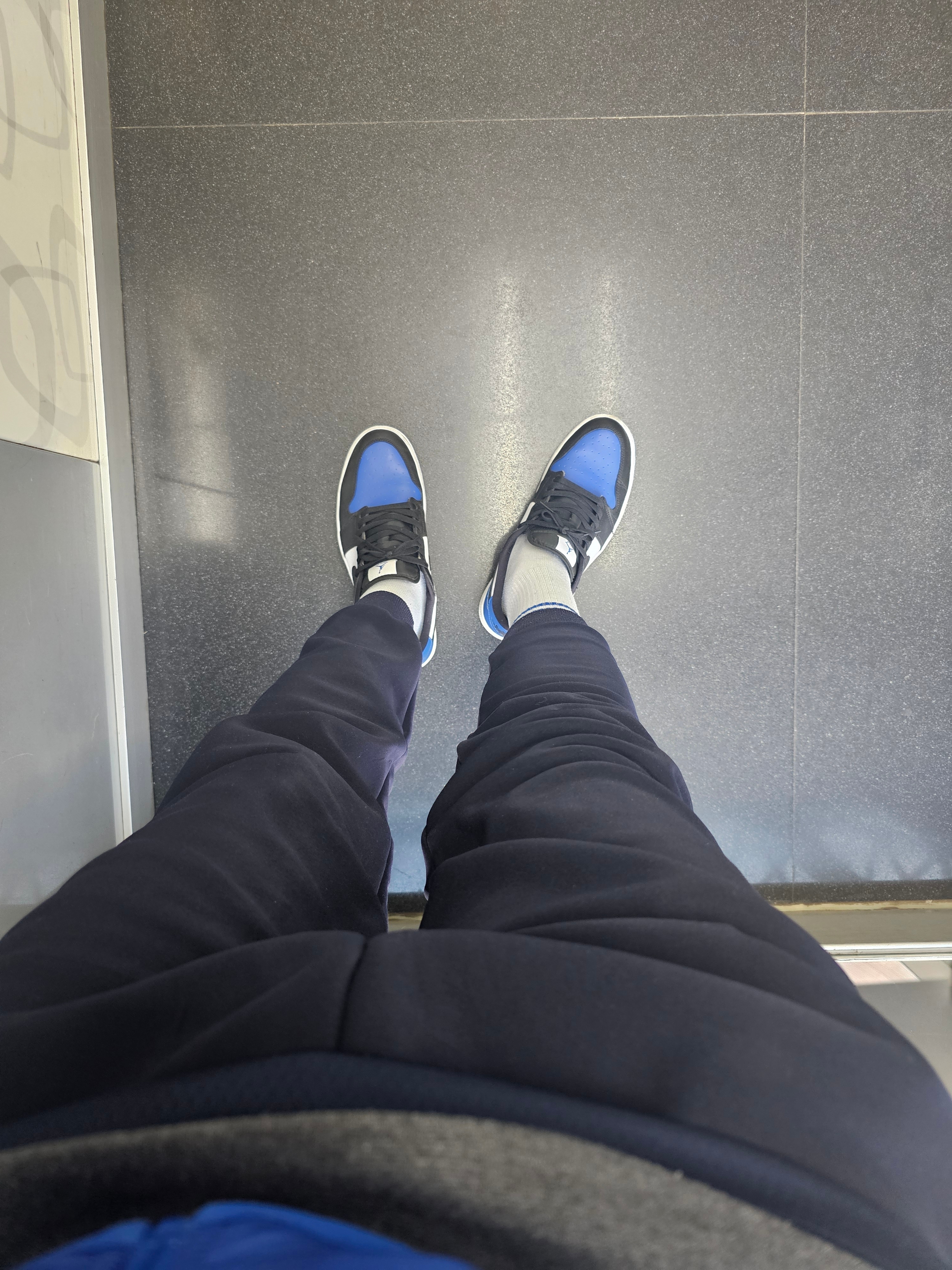 Jordan 1 Low Golf Sport Royal, Nike NSW Everyday Essential Crew Socks White Game Royal (3 Pack/Korean Ver.) 착용 스타일