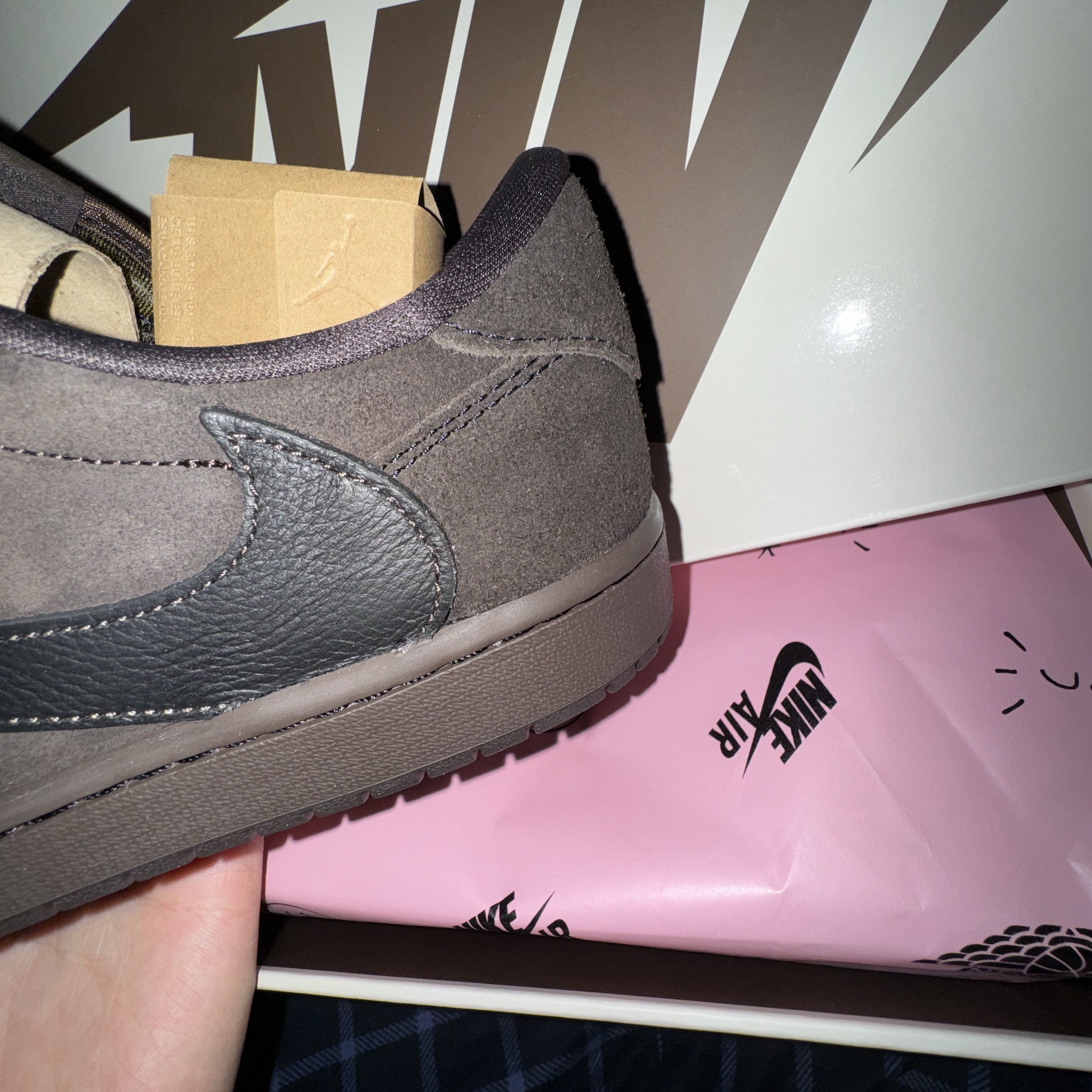 Jordan 1 x Travis Scott Retro Low OG SP Velvet Brown and Dark Mocha 착용 스타일