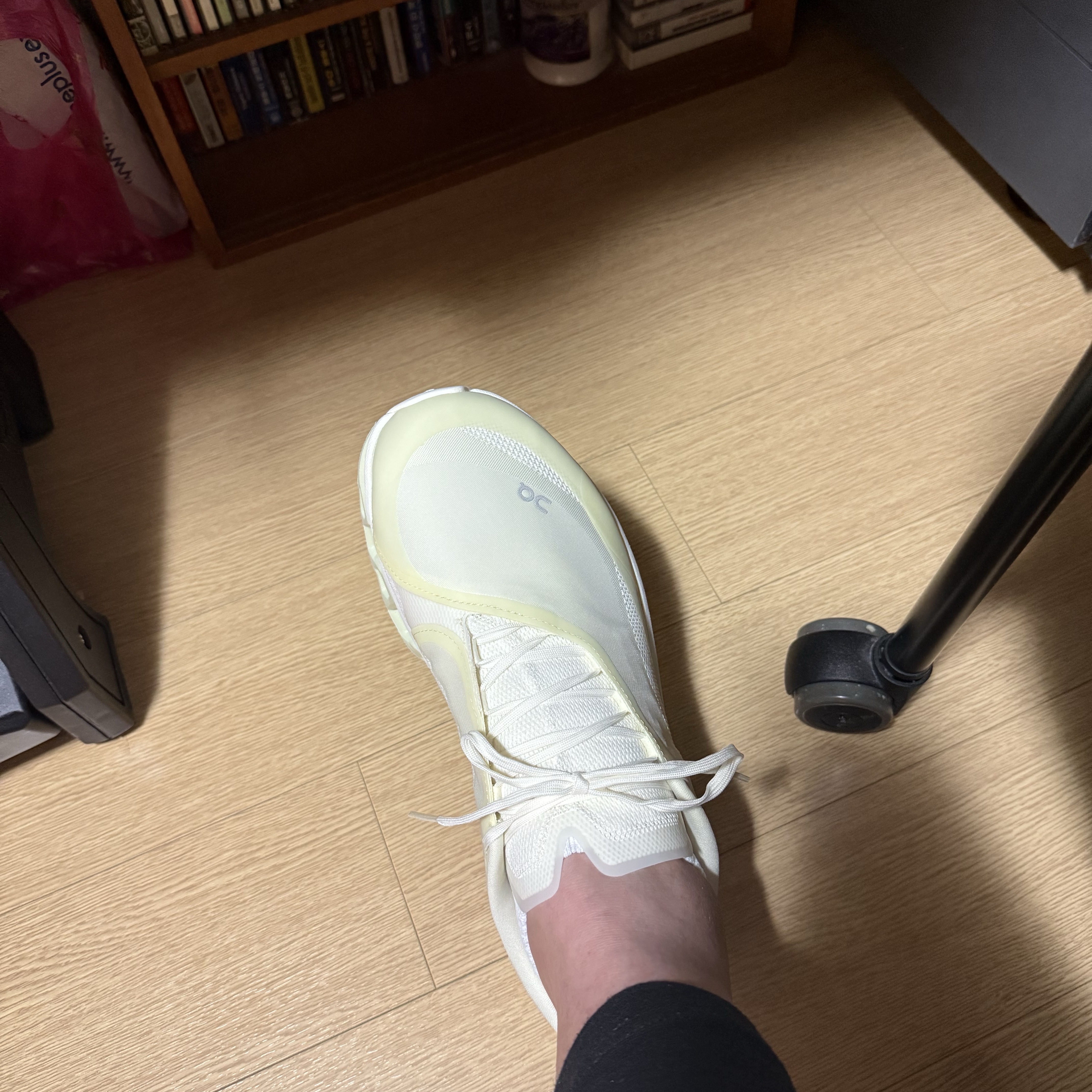 On Running x Post Archive Faction (Paf) Cloudmonster 2 Seedling White 착용 스타일 - 2