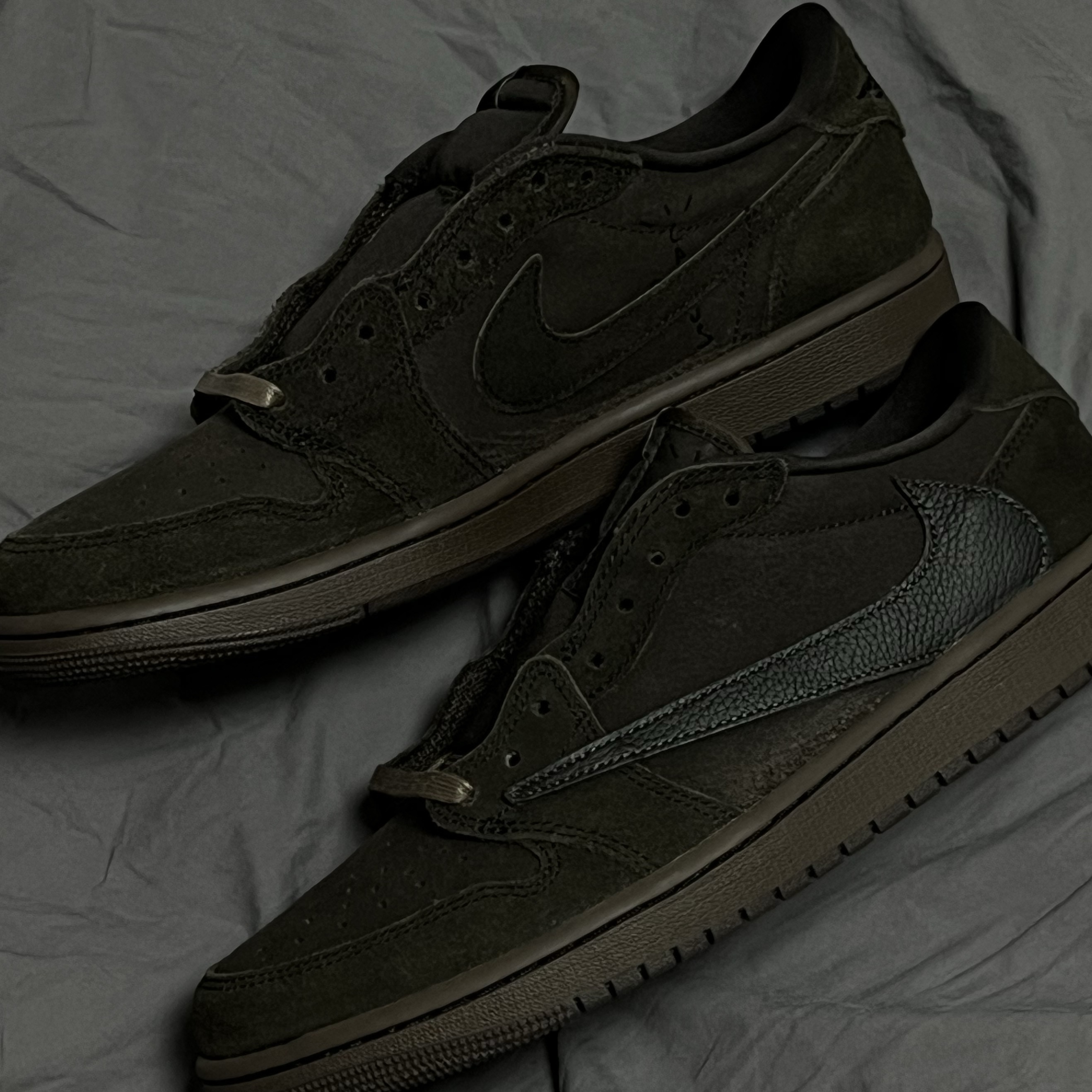 Jordan 1 x Travis Scott Retro Low OG SP Velvet Brown and Dark Mocha 착용 스타일 - 2