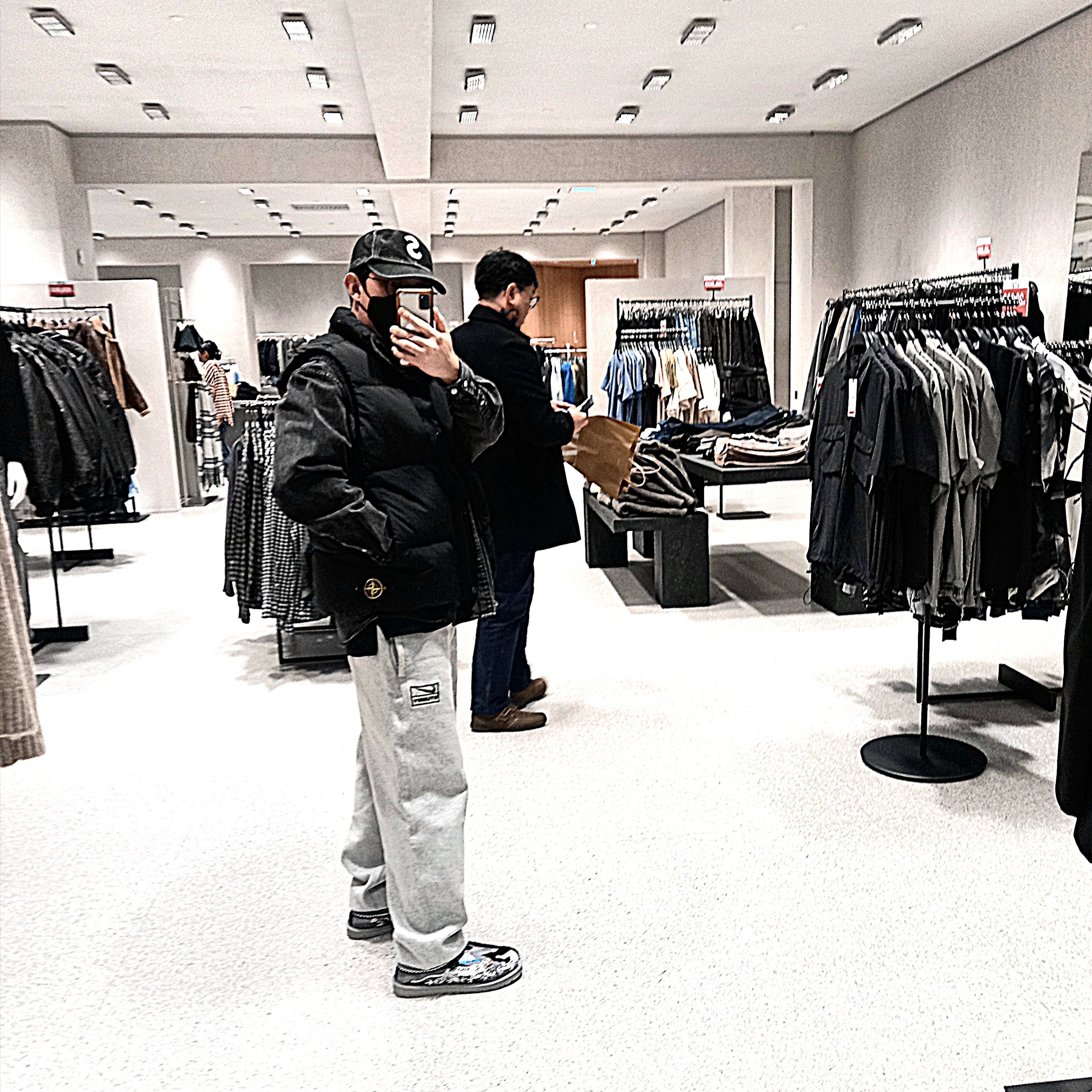 Supreme Pigment S Logo 6-Panel Black - 24FW, Stone Island G0419 Nylon Metal in Econyl Down Zip Vest with Anti Drop Black - 24FW 착용 스타일 - 1