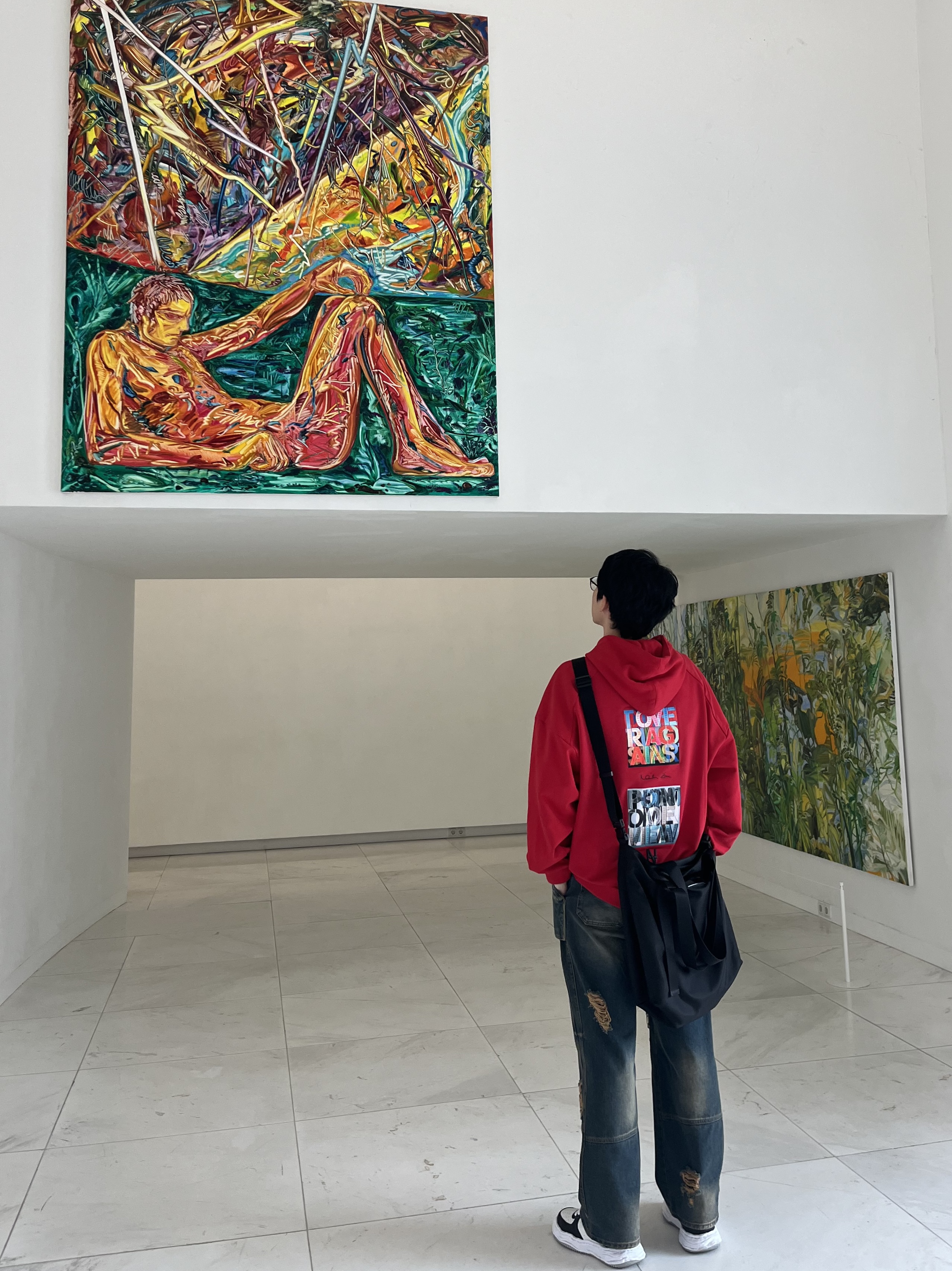 Juun.J x Niki Hare Loose Fit Graphic Hoodie Red - 23SS, Juun.J Solid 2Way Crossbody Bag Black - 22SS 착용 스타일 - 1