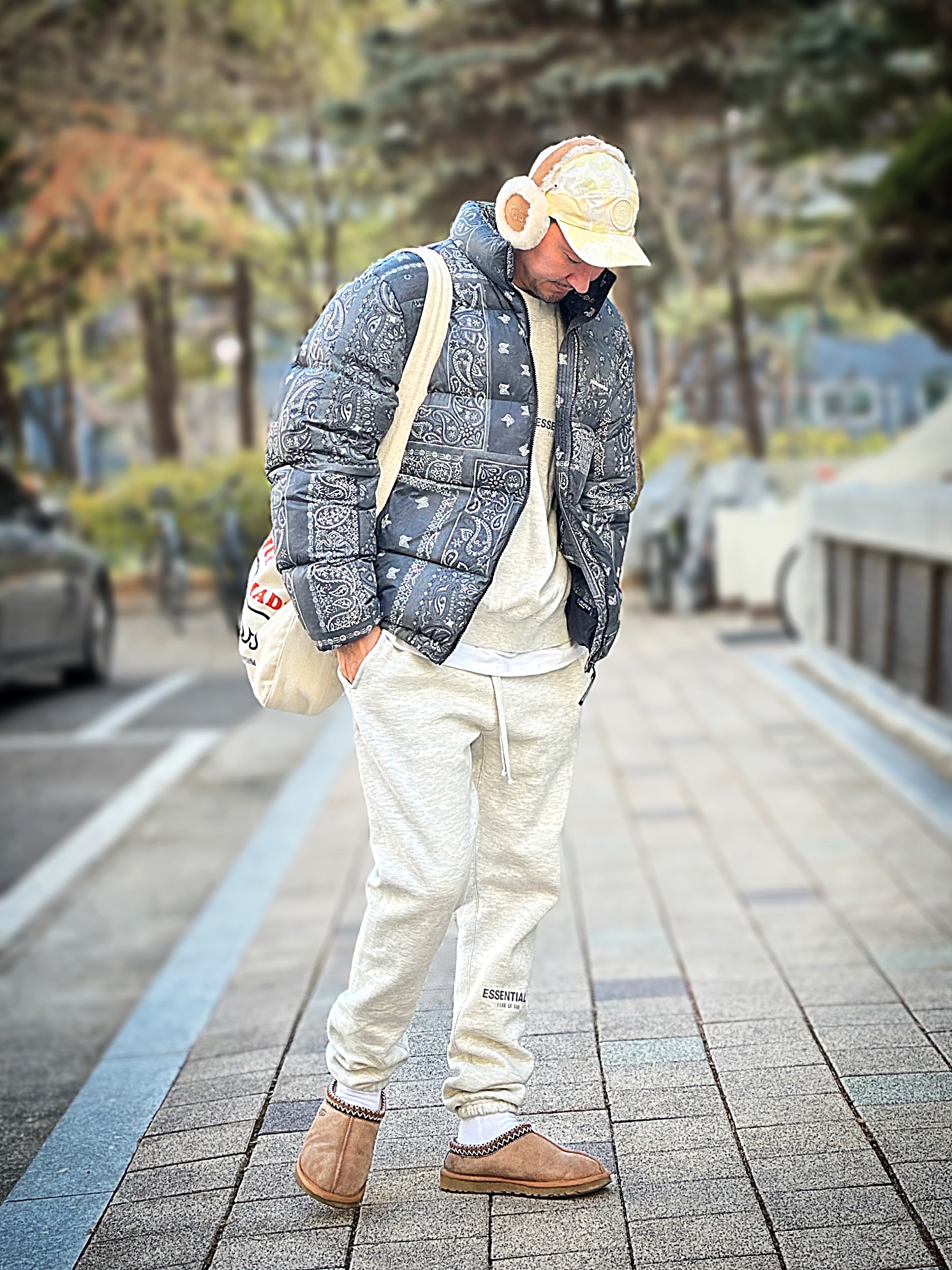 Supreme x Stone Island Reactive Ice Camo Ripstop Camp Cap Tan - 22SS, (W) UGG Embroidered Logo Earmuff Chestnut 착용 스타일
