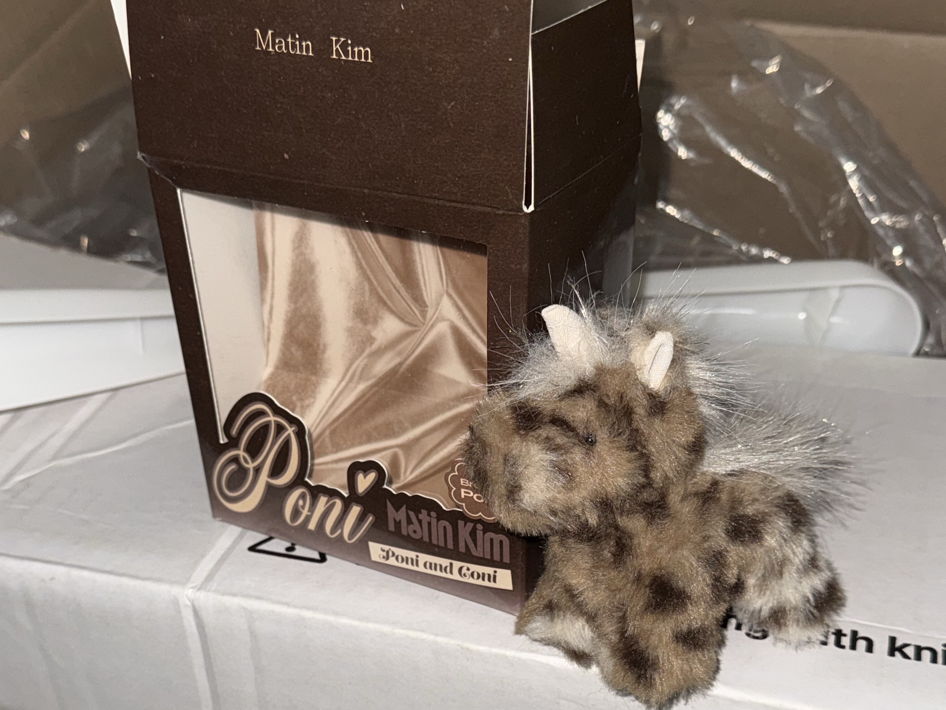 Matin Kim Matin Coni Keyring Brown 착용 스타일