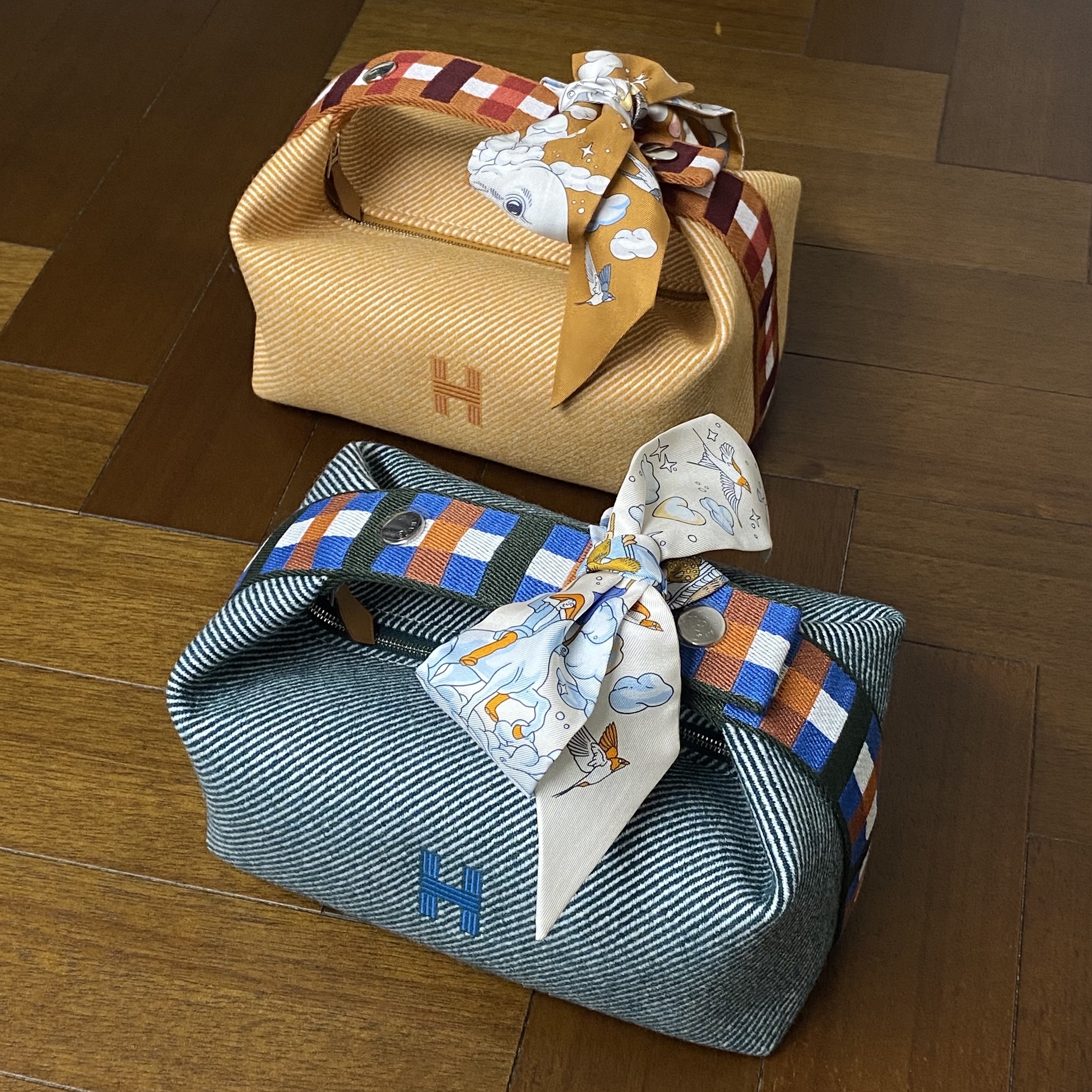 (W) Hermes Sur Mon Nuage Twilly Creme Bleu Ciel Orange, (W) Hermes Sur Mon Nuage Twilly Caramel Gris Bleu 착용 스타일