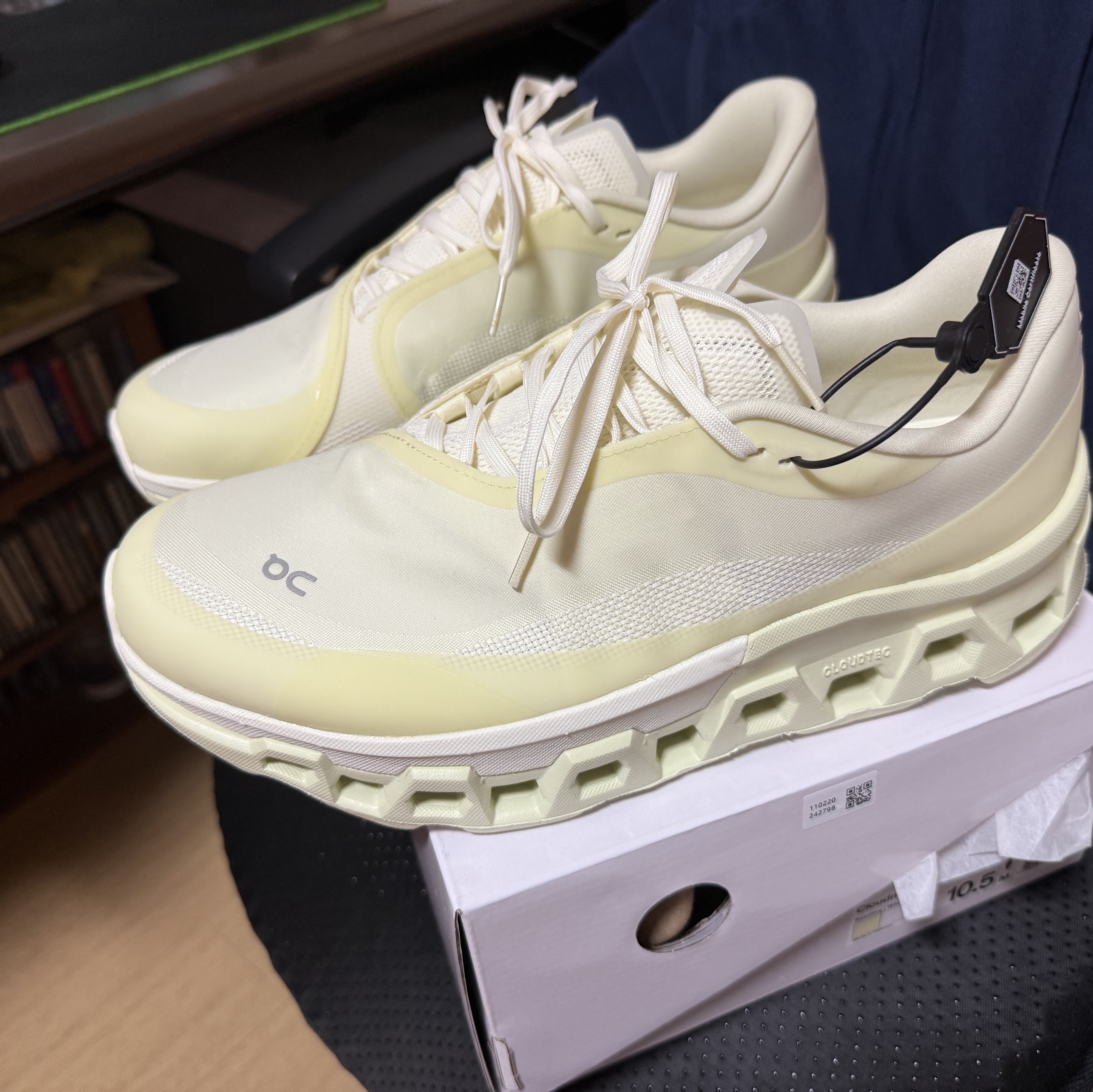 On Running x Post Archive Faction (Paf) Cloudmonster 2 Seedling White 착용 스타일 - 1