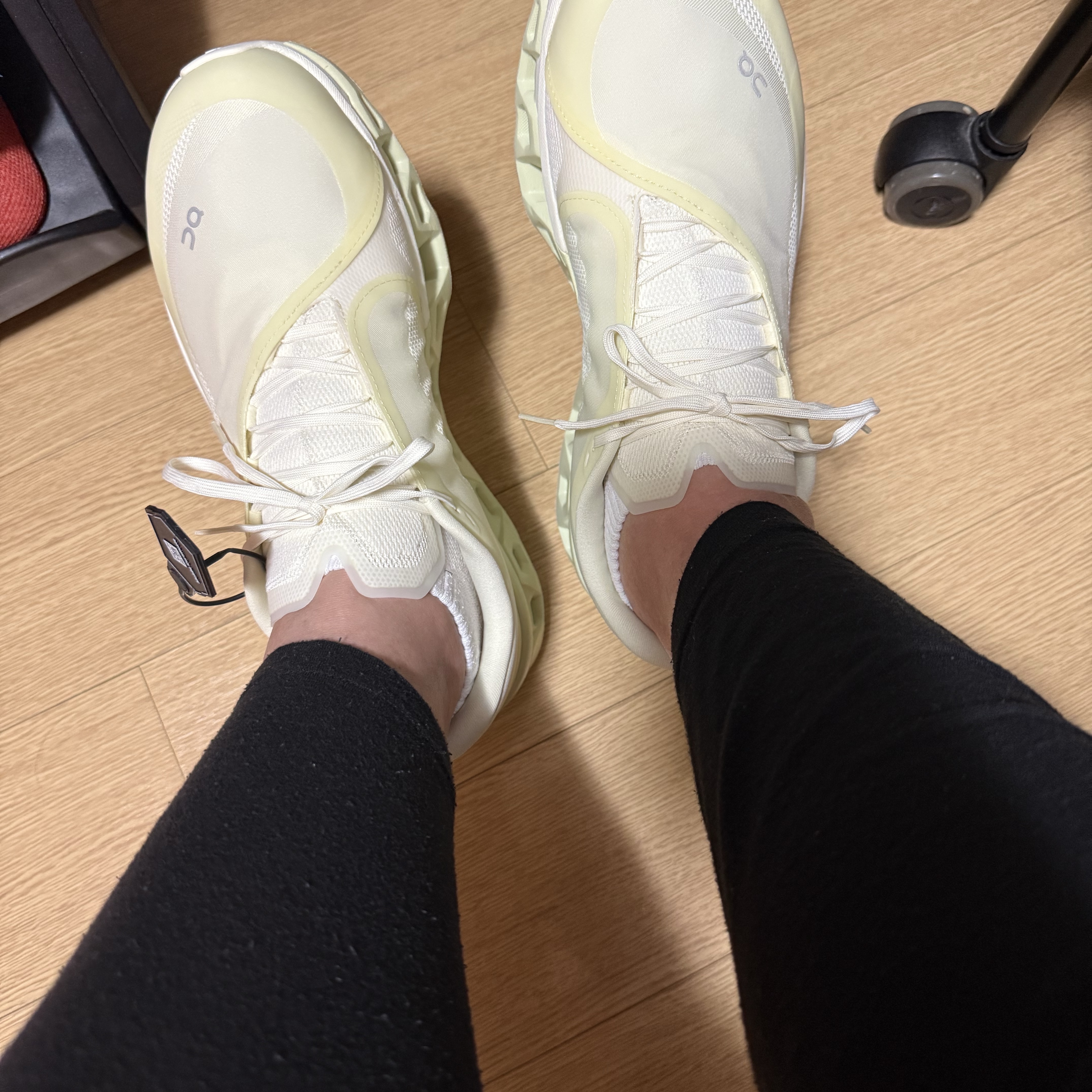 On Running x Post Archive Faction (Paf) Cloudmonster 2 Seedling White 착용 스타일 - 3