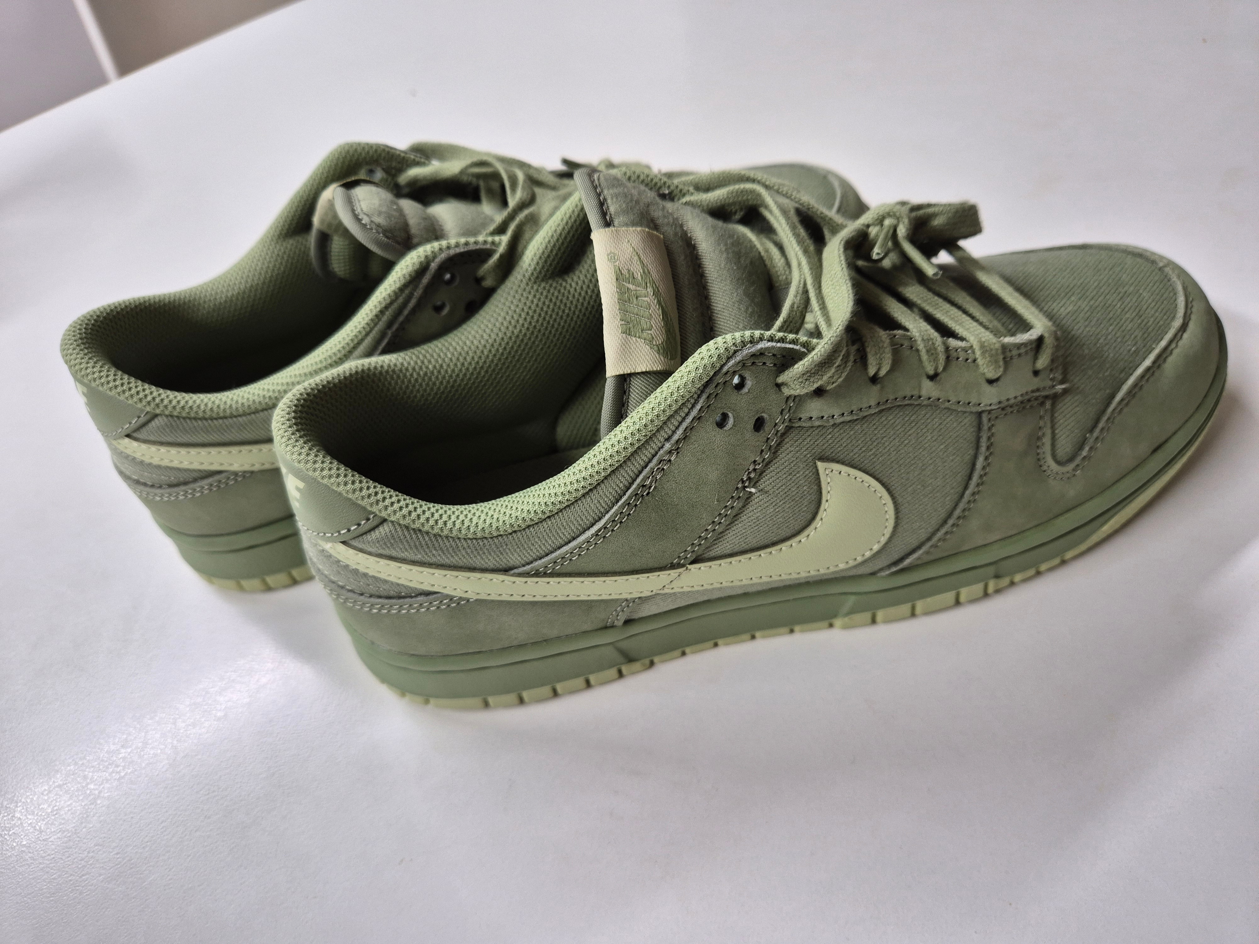 Nike Dunk Low PRM Oil Green 착용 스타일 - 3