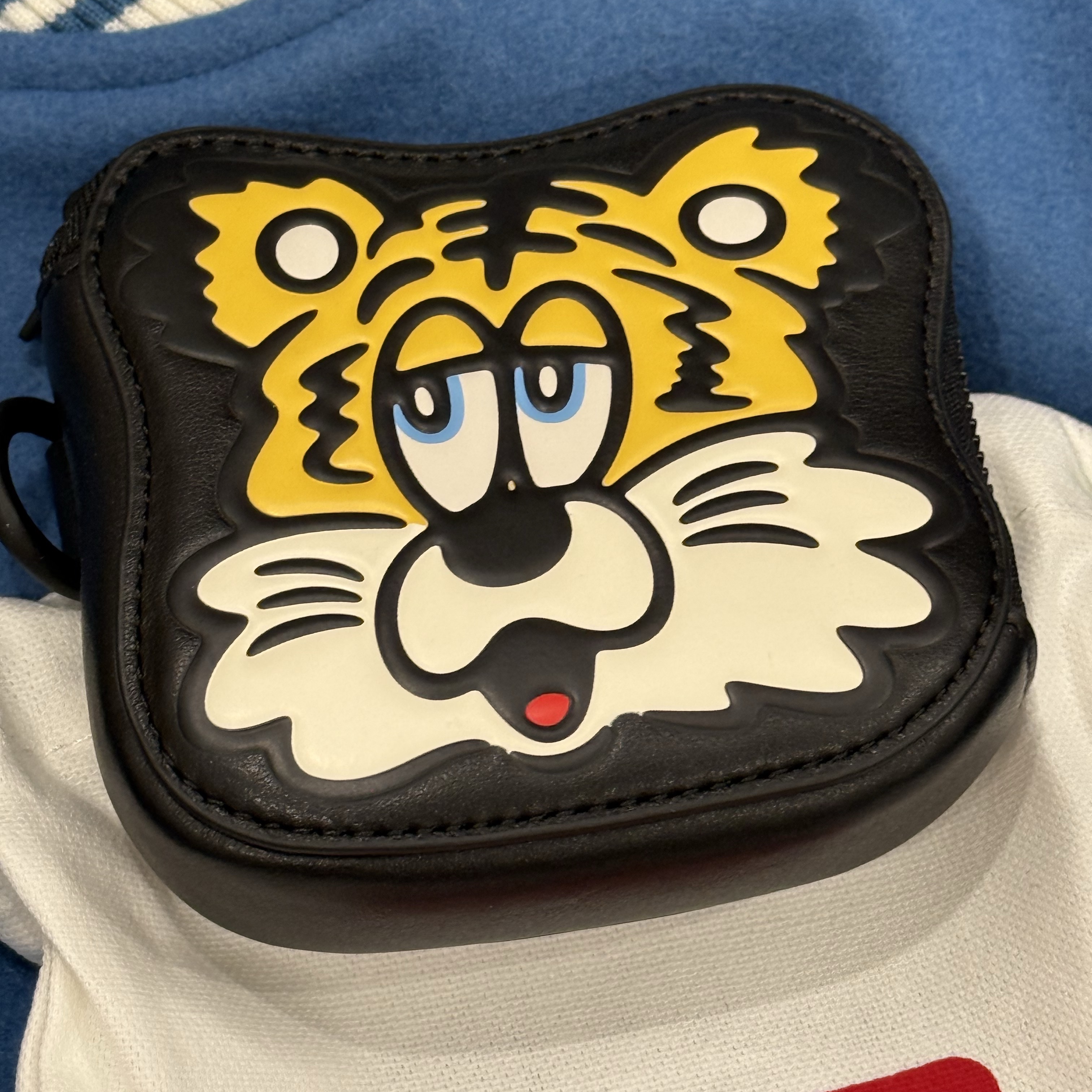Kenzo x Verdy Market Purse in Leather Black - 25SS 착용 스타일 - 1