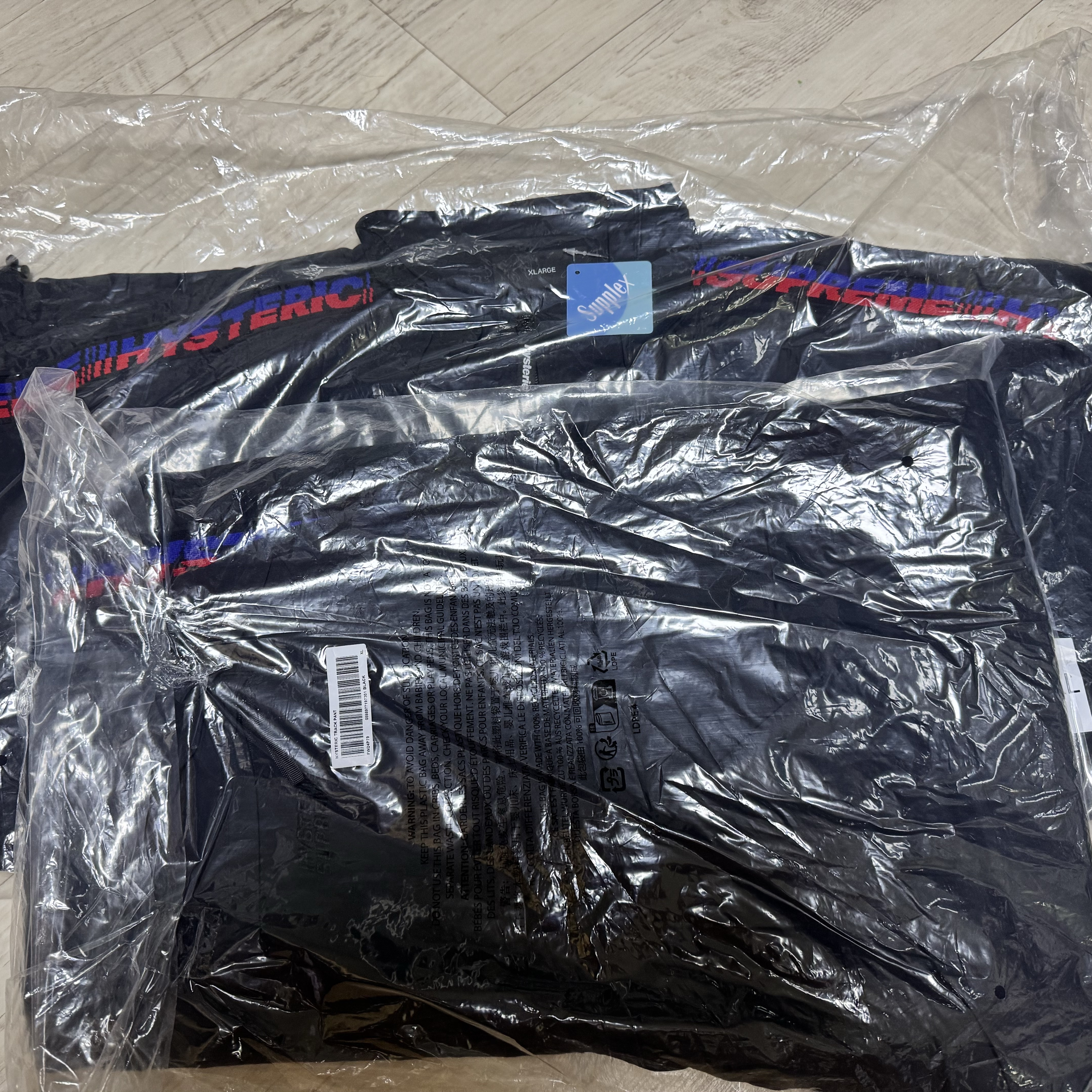 Supreme x Hysteric Glamour Track Jacket Black - 24FW, Supreme x Hysteric Glamour Track Pant Black - 24FW 착용 스타일