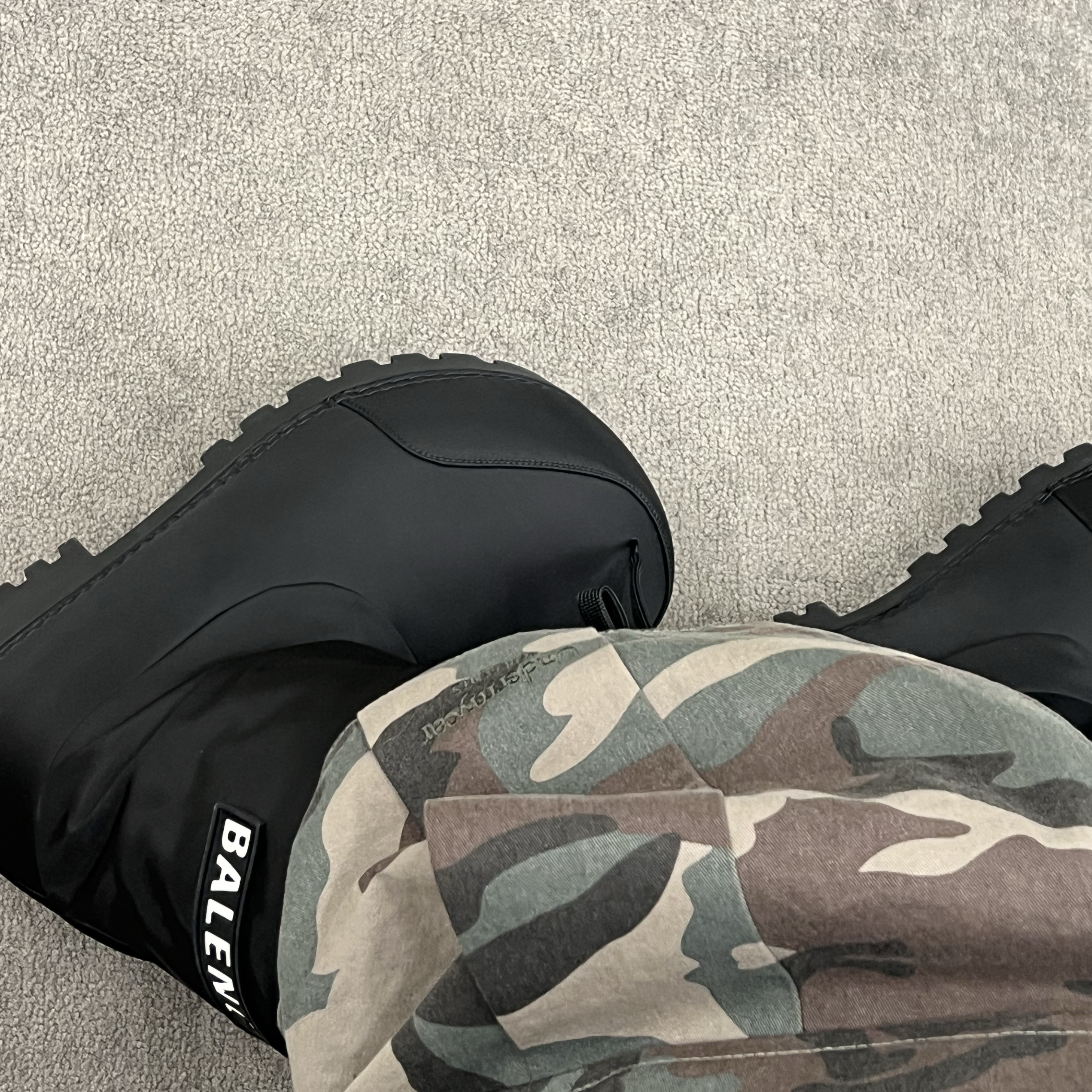 Balenciaga Skiwear Alaska Nylon Low Boot Black, Undermycar Mu.51 Anti Fxxking Logo Play Big Cargo Camo Pants Camo Khaki 착용 스타일 - 2