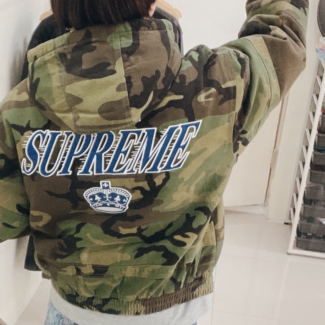 Supreme Mitchell & Ness Twill Stadium Jacket Woodland Camo - 24FW, Supreme x Coogi Baggy Jean Blue - 23SS 착용 스타일 - 2