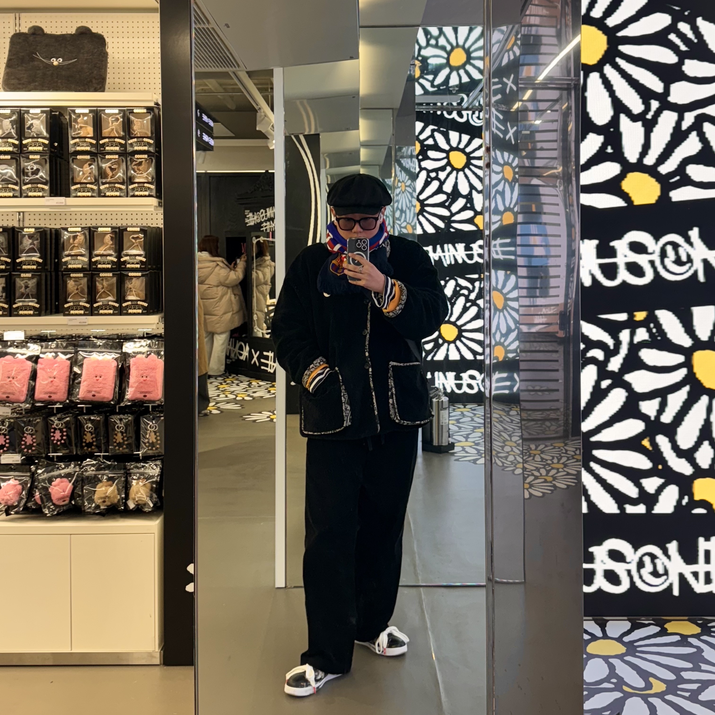 Nike x Peaceminusone Air Force 1 Low Para-Noise 3.0 Black and Multicolor, Maison Margiela Tabi Ankle Boots Black 착용 스타일 - 1