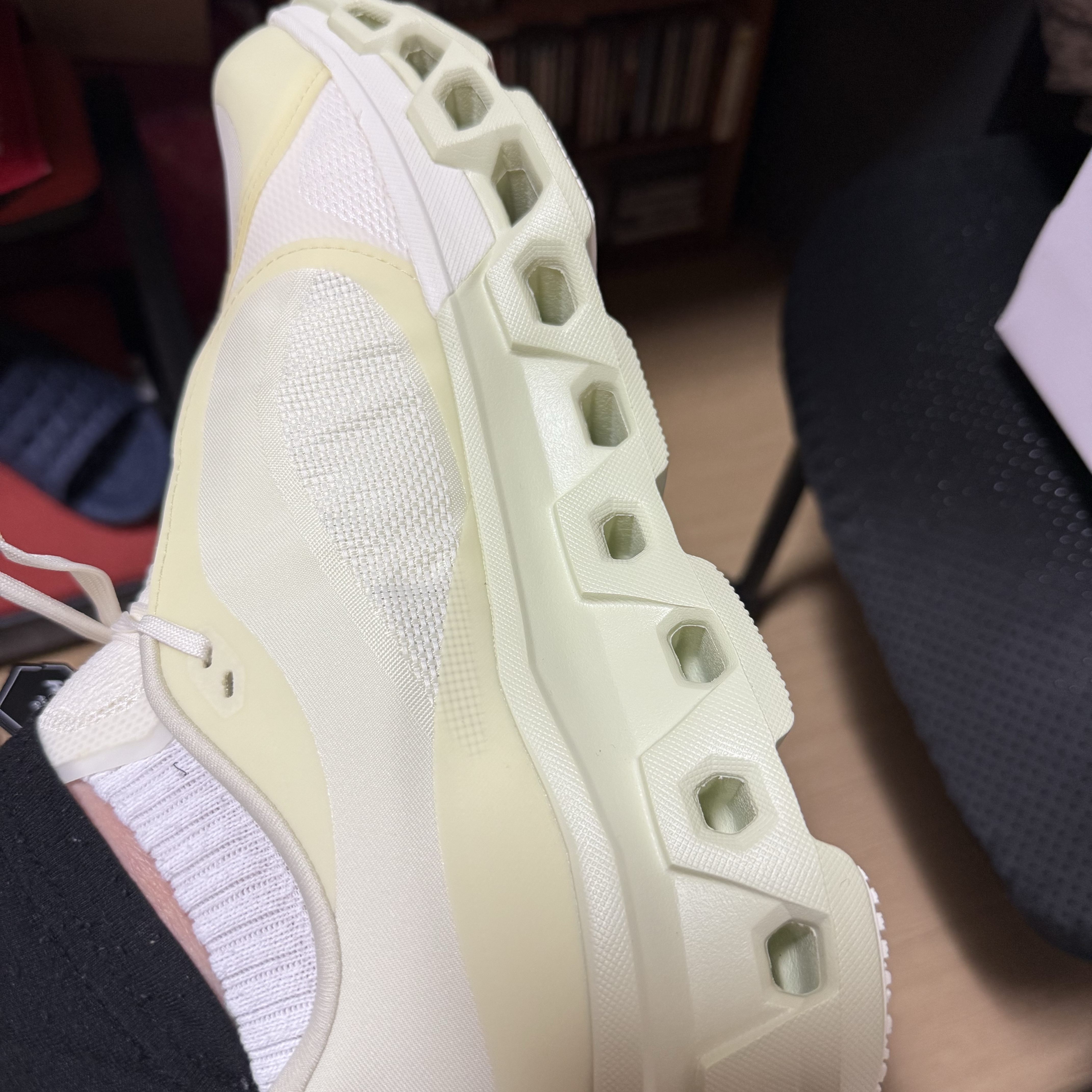 On Running x Post Archive Faction (Paf) Cloudmonster 2 Seedling White 착용 스타일 - 4