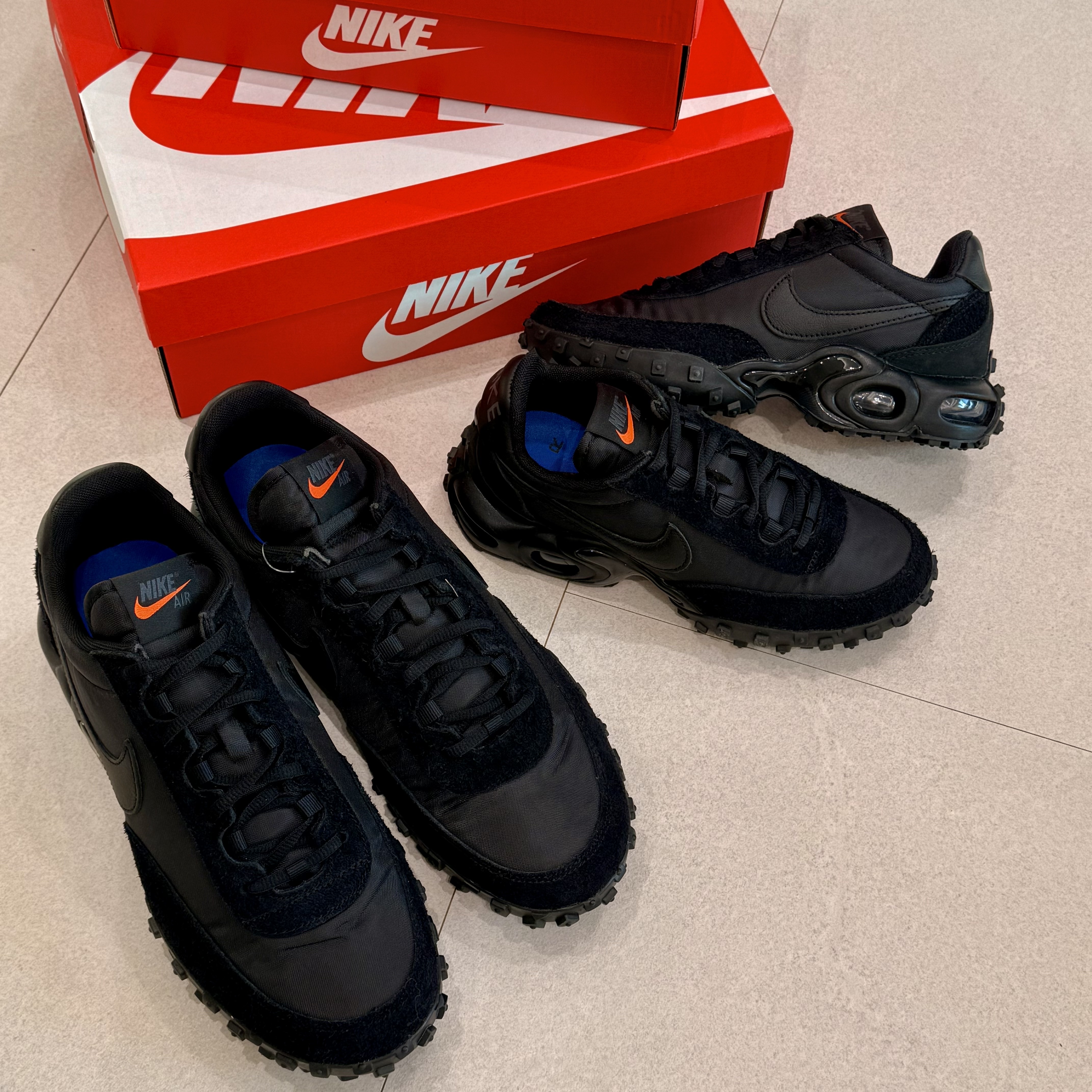 Nike Air Max Waffle Black and Anthracite 착용 스타일 - 3