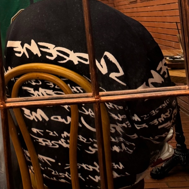 Supreme Futura Sweater Black - 24SS 착용 스타일