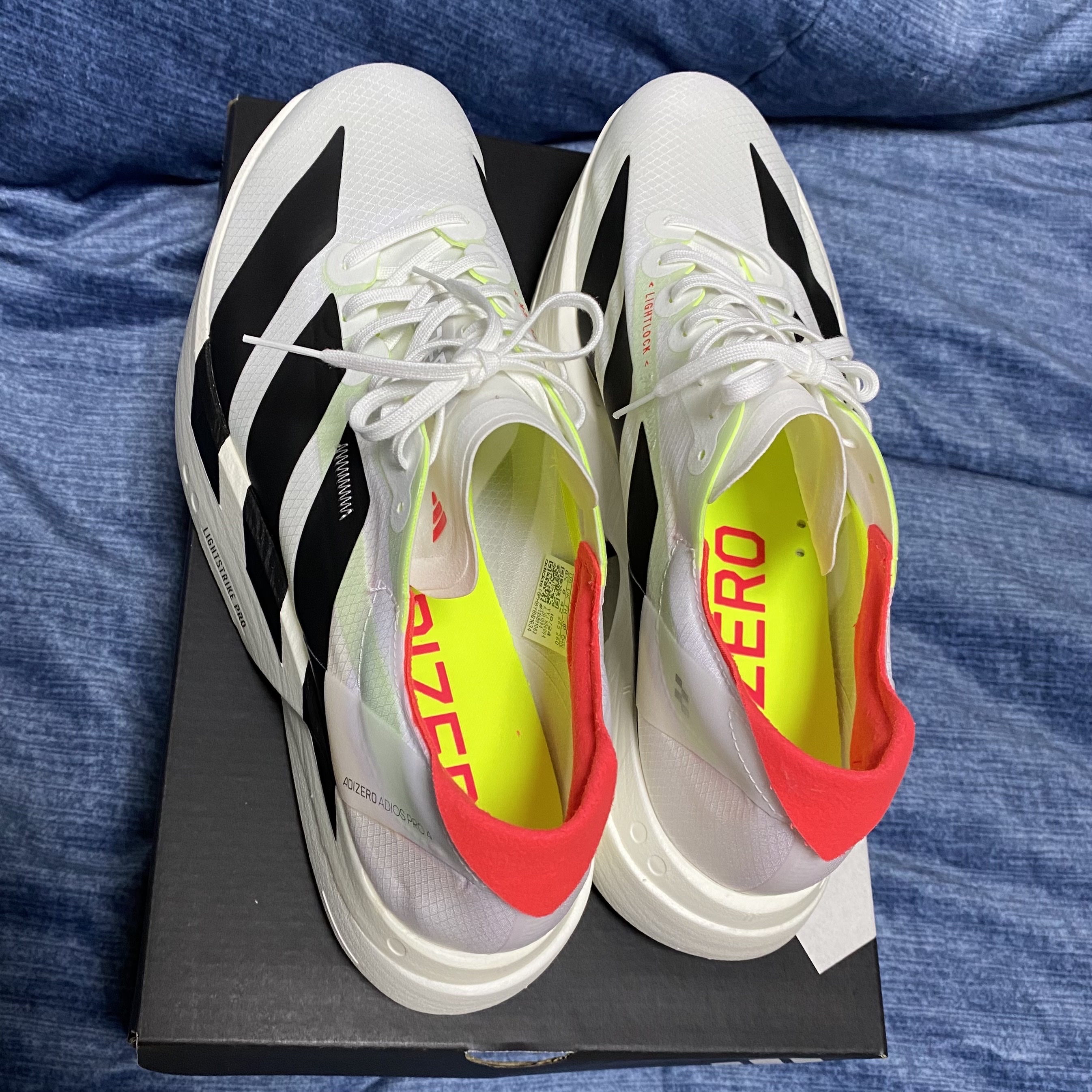 Adidas Adizero Adios Pro 4 Cloud White Core Black 착용 스타일 - 3