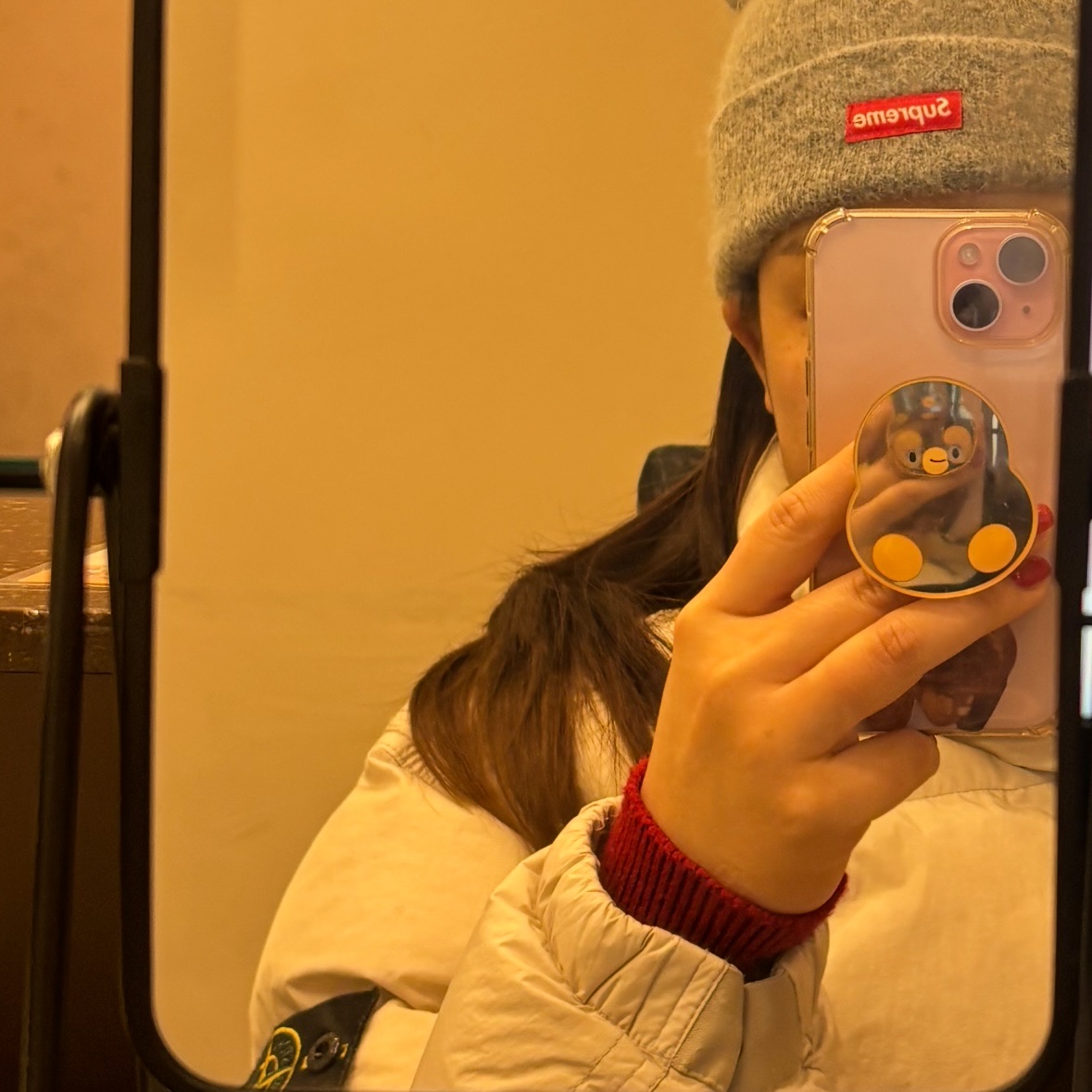 Supreme Mohair Beanie Heather Grey - 24FW, Stone Island 40623 Garment Dyed Crinkle Reps Recycled Nylon Down Jacket Plaster - 23FW 착용 스타일